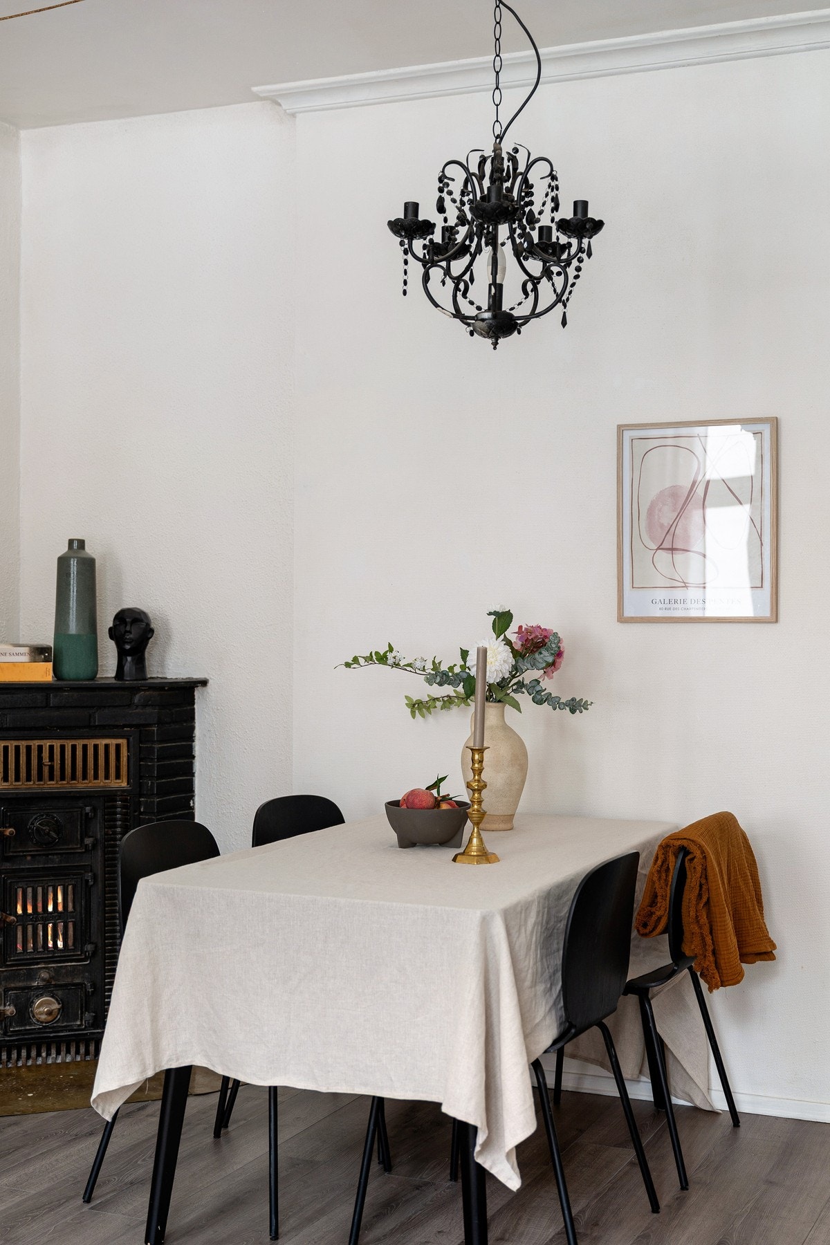 Stuen har en god utforming, med plass til både avslapping og hyggelige sammenkomster. Galleribilde