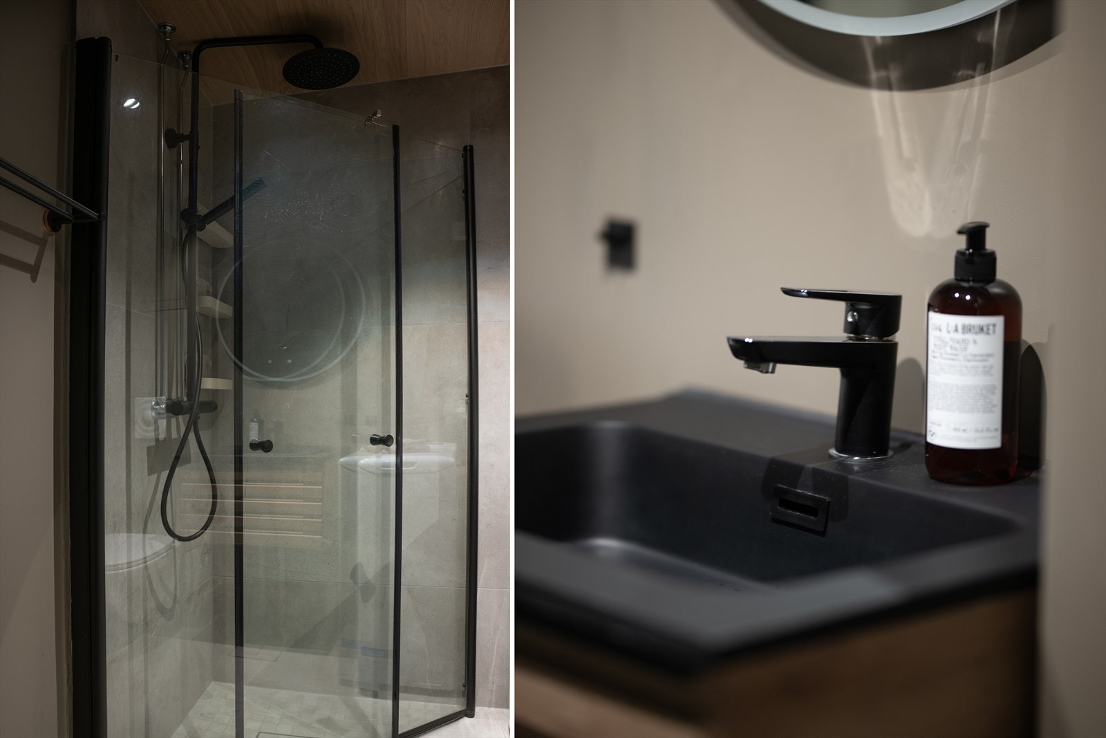 Badet er utstyrt med veggmontert toalett, dusjhjørne med innfellbare dusjdører, servantinnredning med servantskap og profilerte fronter med trefinér. Det er behagelig gulvvarme og opplegg for vaskemaskin. Galleribilde