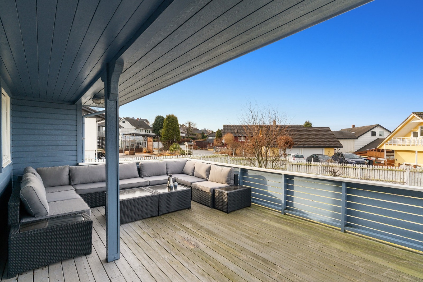 Uteområde er romslig med god plass til utemøbler og grill. Galleribilde