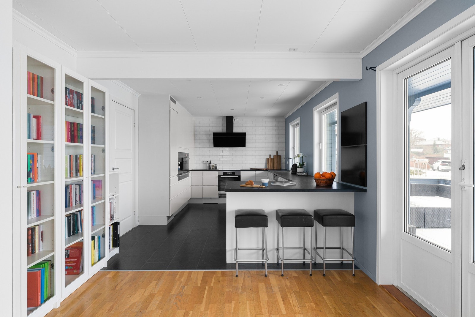 Dette er et rom som inviterer til både hverdagsbruk og festlige anledninger Galleribilde