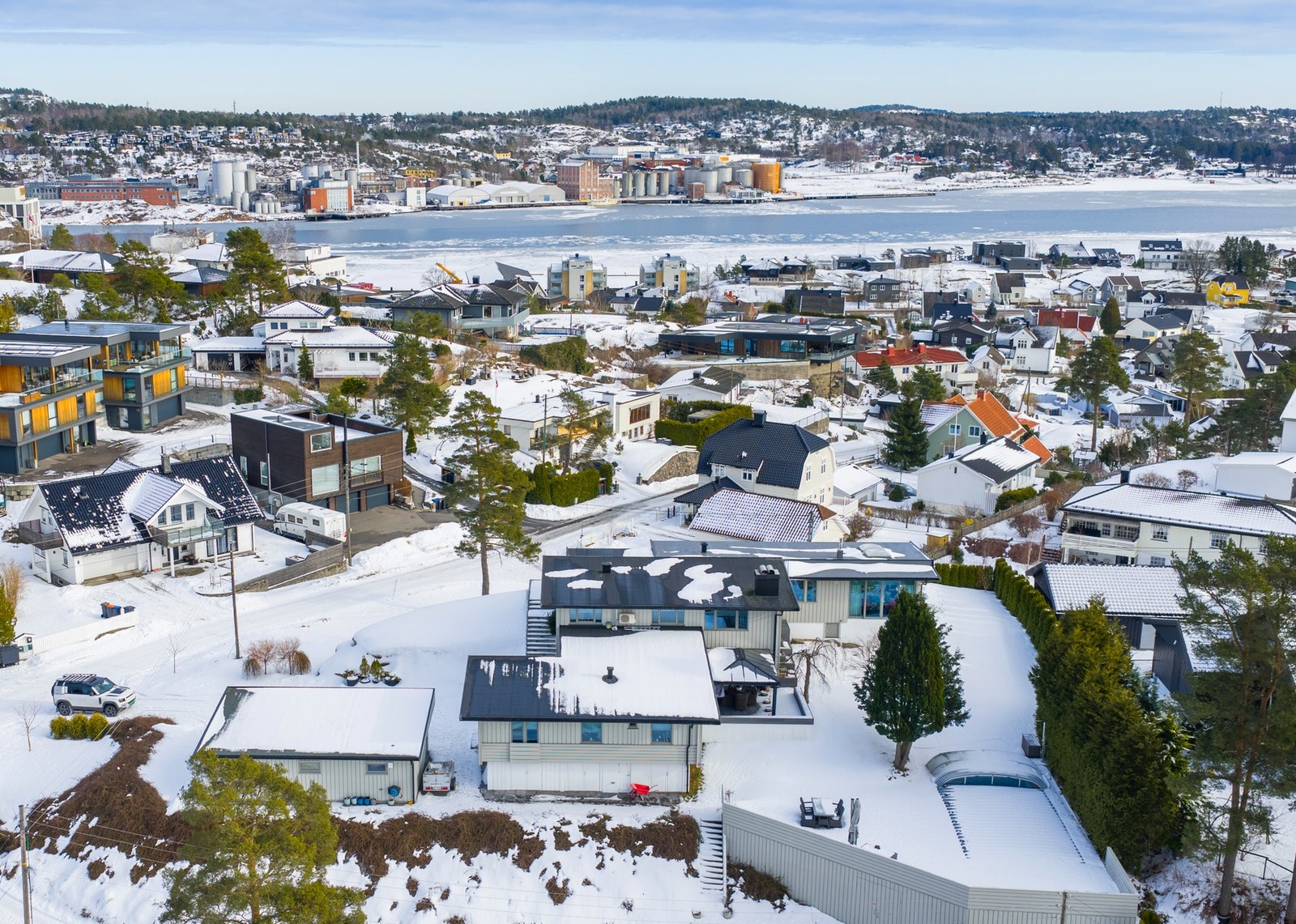 Særdeles flott tomt på egen liten kolle med utsikt mot sjøen - og lang kveldsol med utsikt over marka Galleribilde