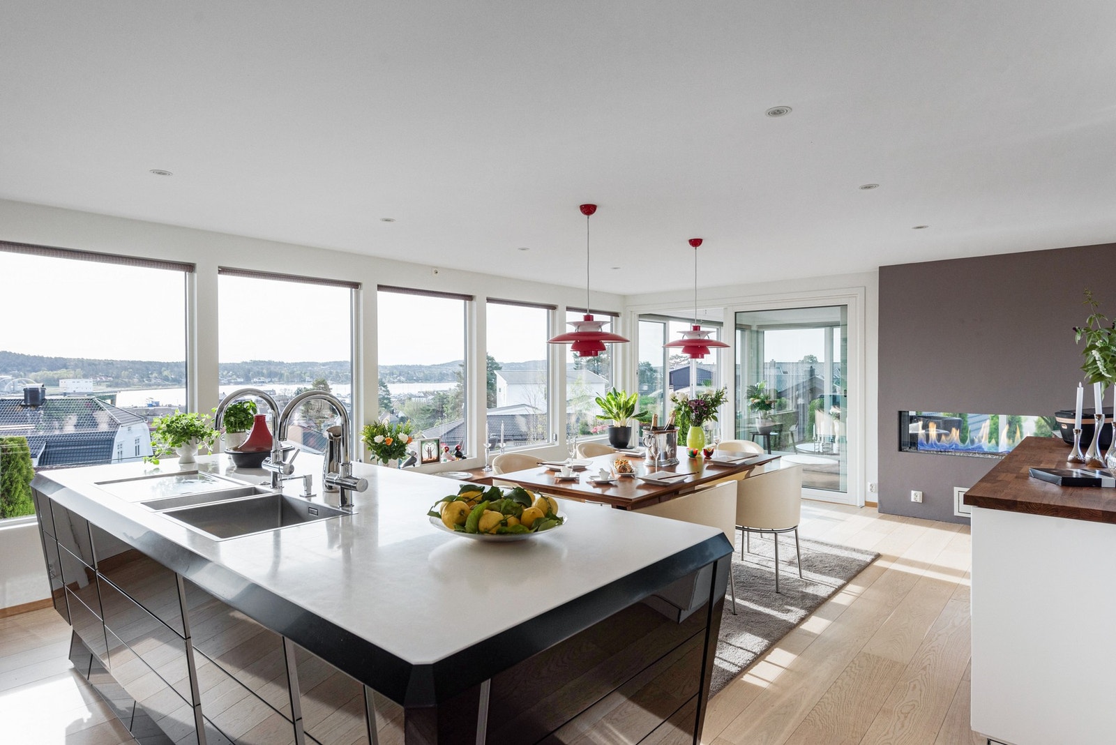 Store vinduer mot sjøen! Galleribilde