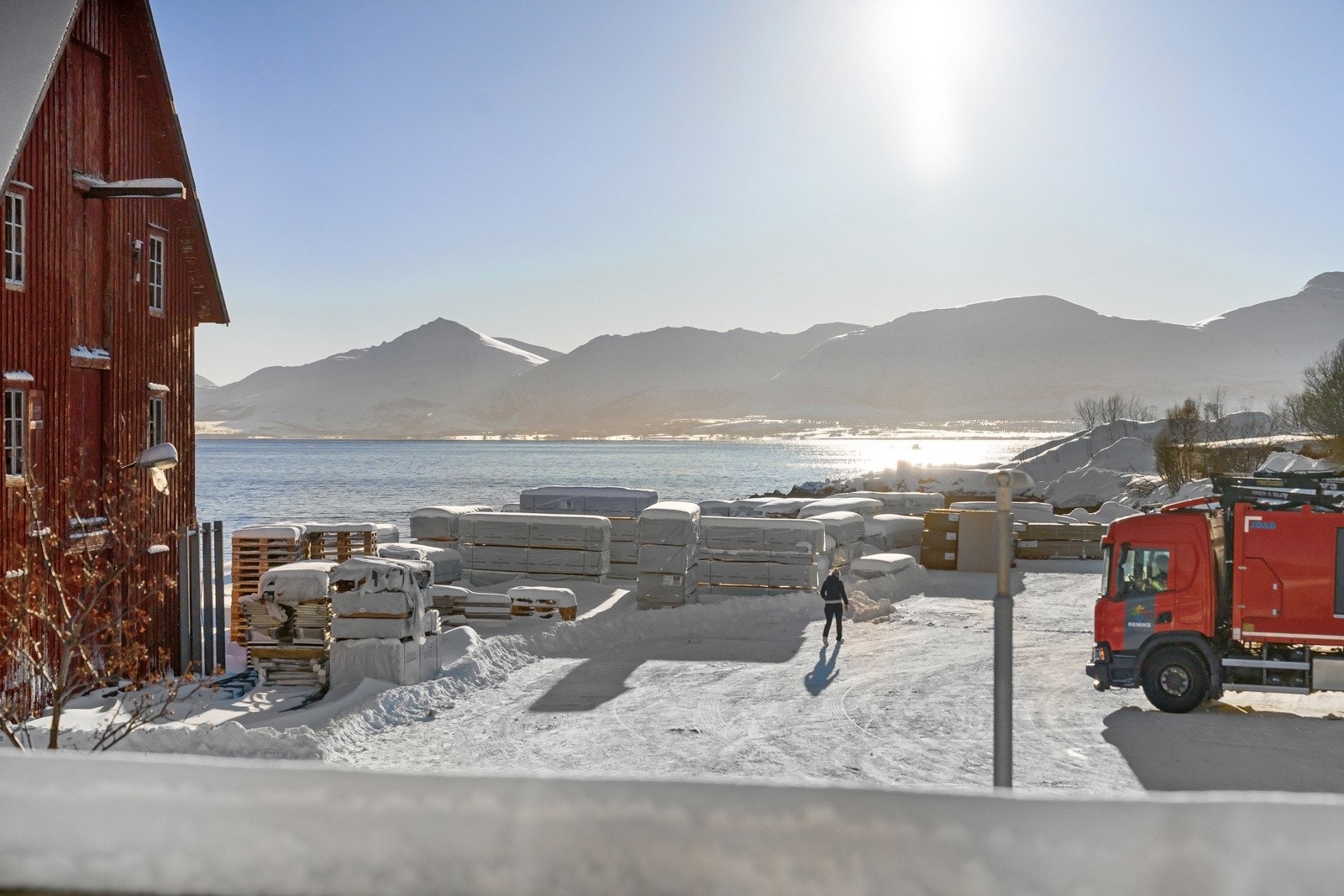 Et steinkast unna blokken har du dagligvare med post i butikk, treningssenter, frisør m.m.