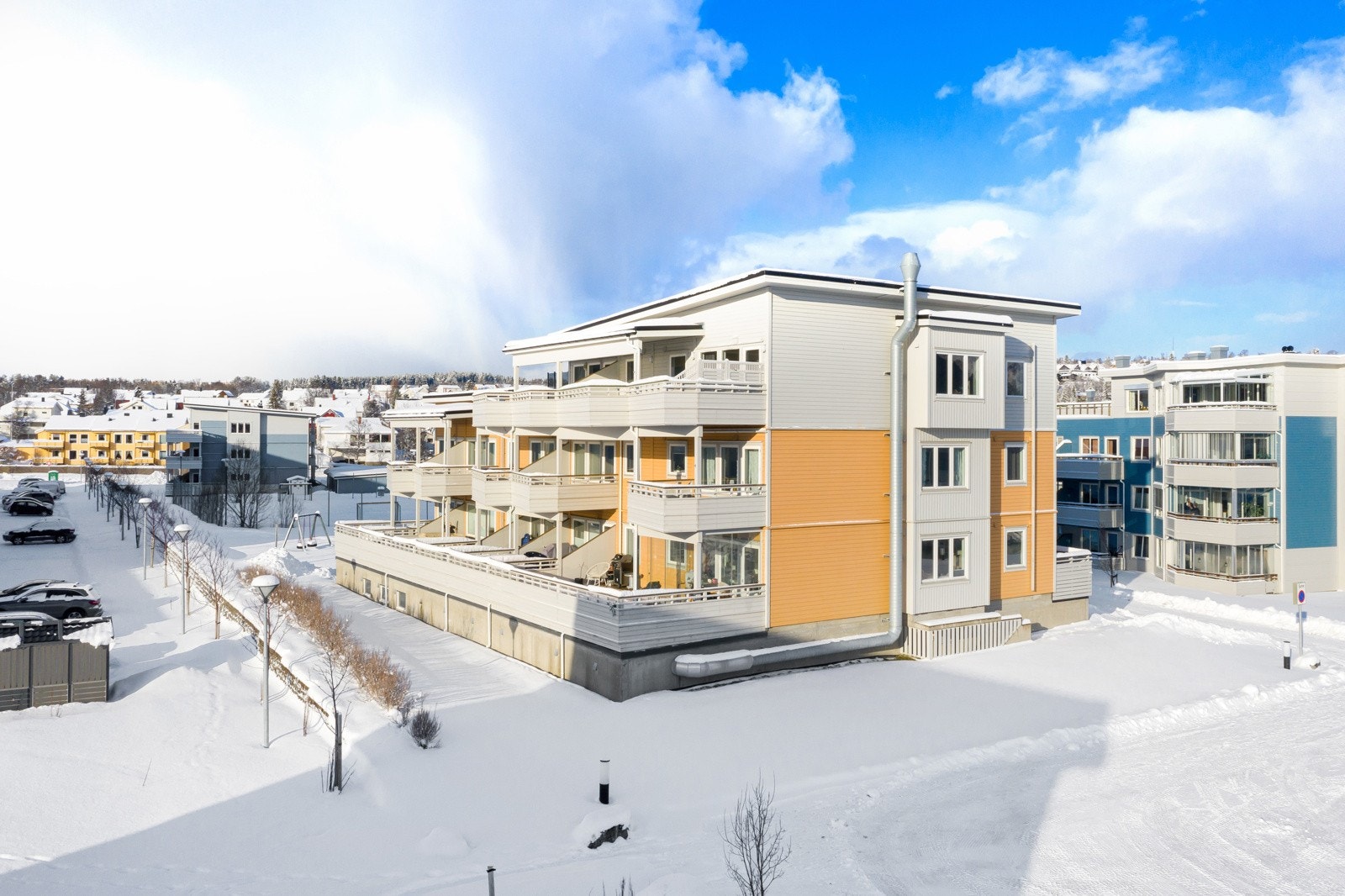 Nærområdet byr på meget fine tur- og aktivitetsområder. Gåavstand langs sjøen til både sentrum og Telegrafbukta.