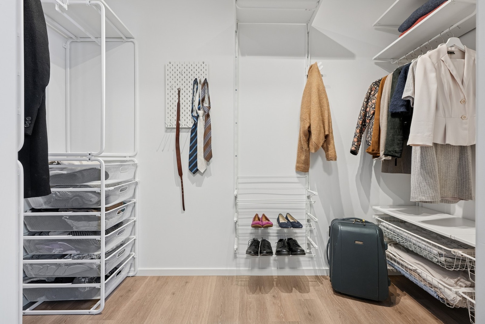 Walk-in garderobe. Galleribilde