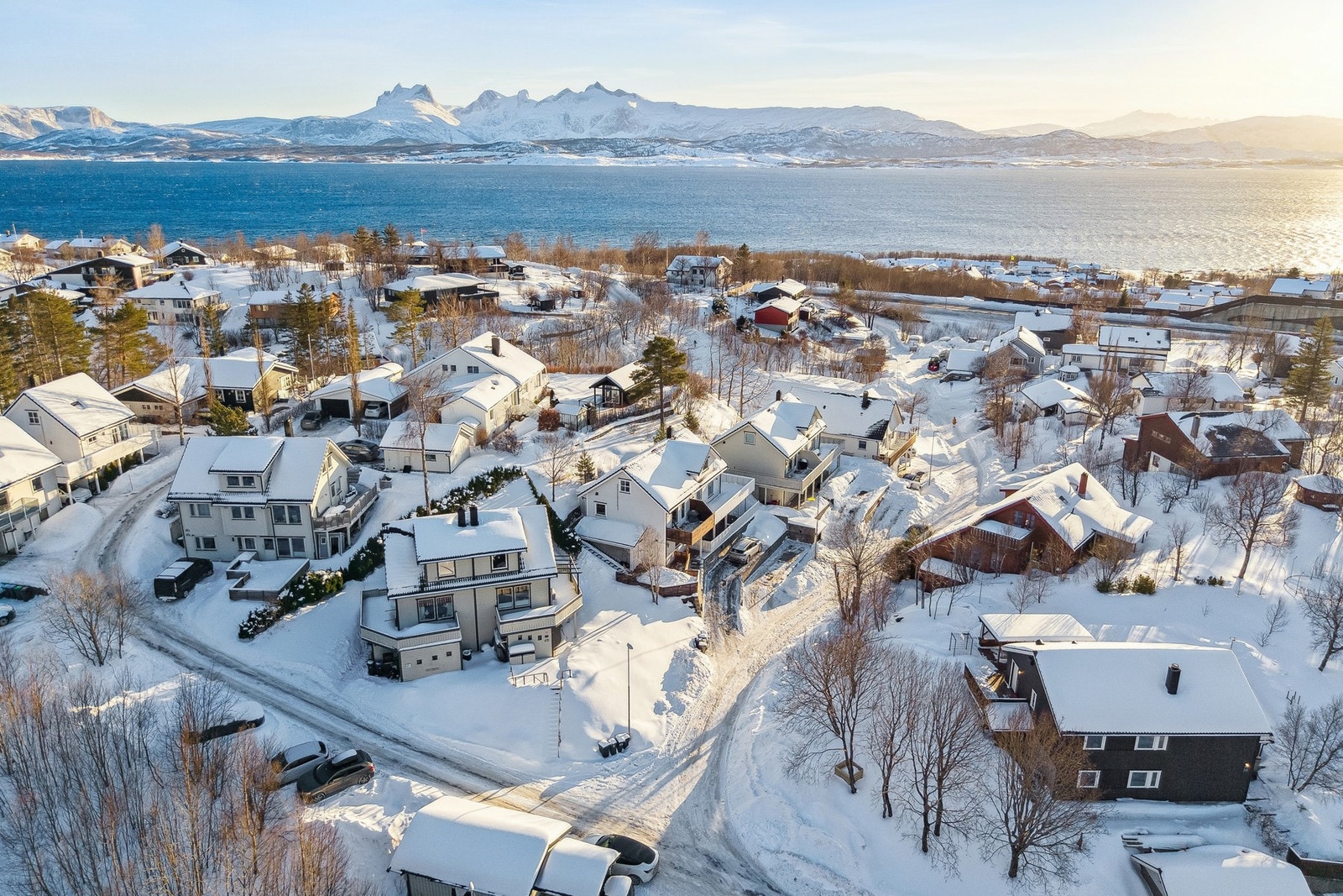 Velholdt vertikaldelt tomannsbolig i Stille Dal. Galleribilde
