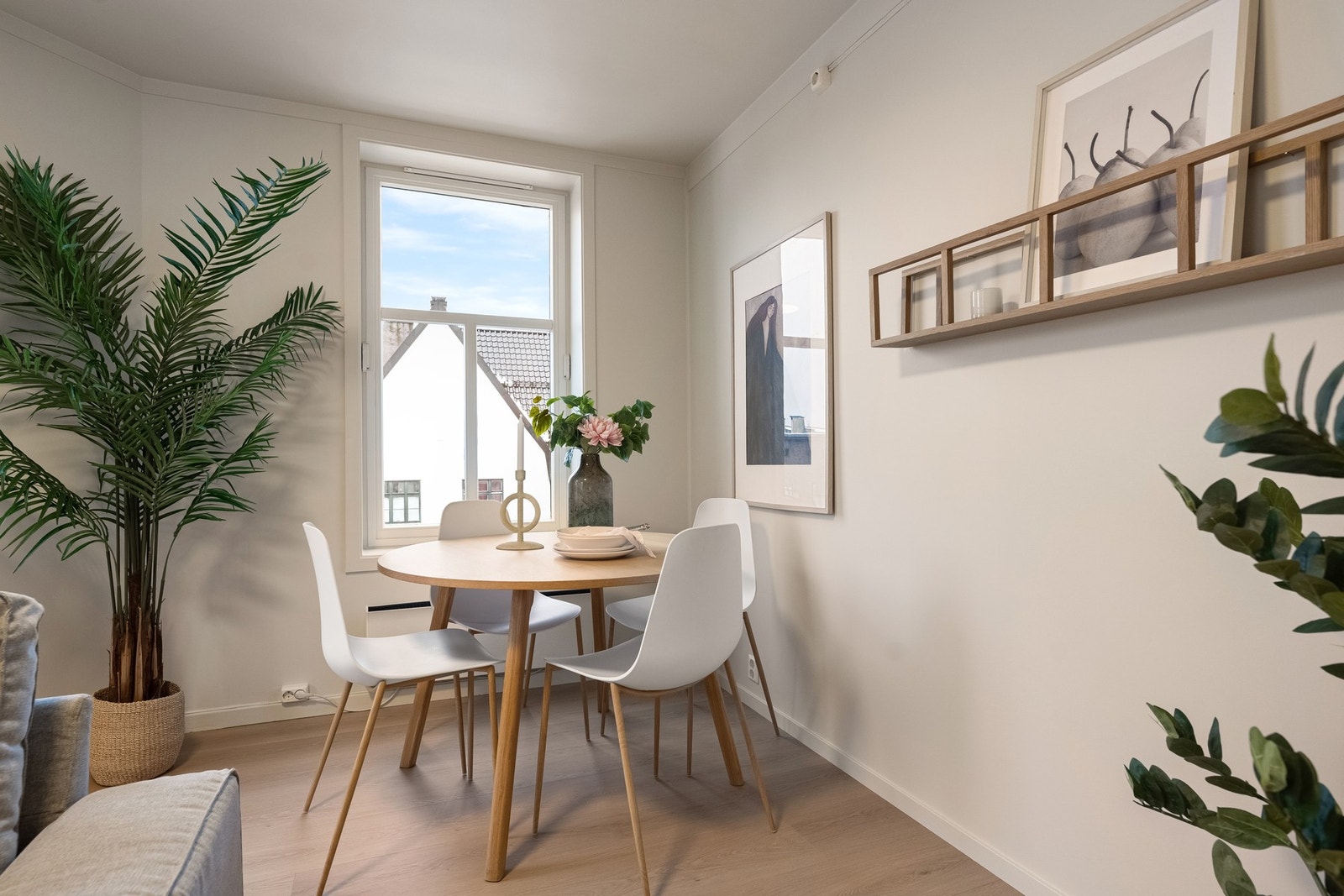 Flotte innvendige lysforhold og lysinnslipp fra flere himmelretninger Galleribilde