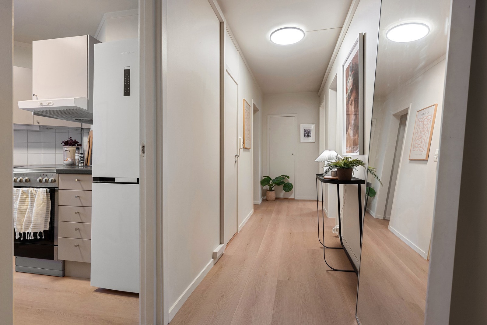 Entré med plass til ulike garderobeløsninger Galleribilde