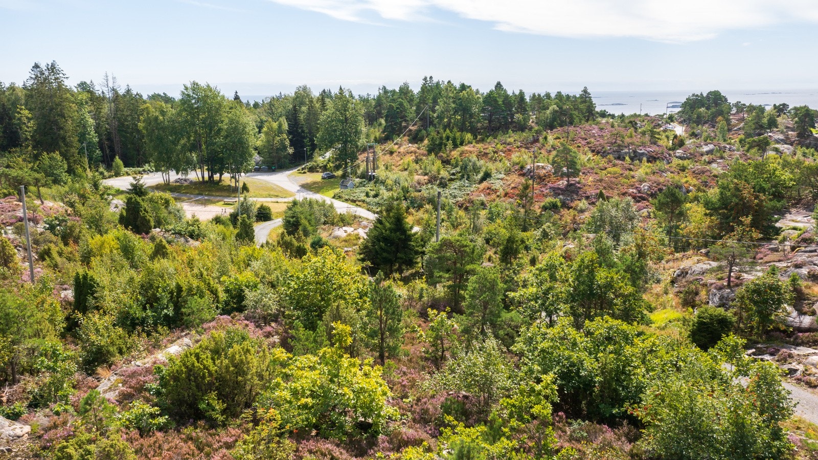 Skap din egen hyttedrøm i nærheten av sjøen med mulighet for båtplass. Galleribilde