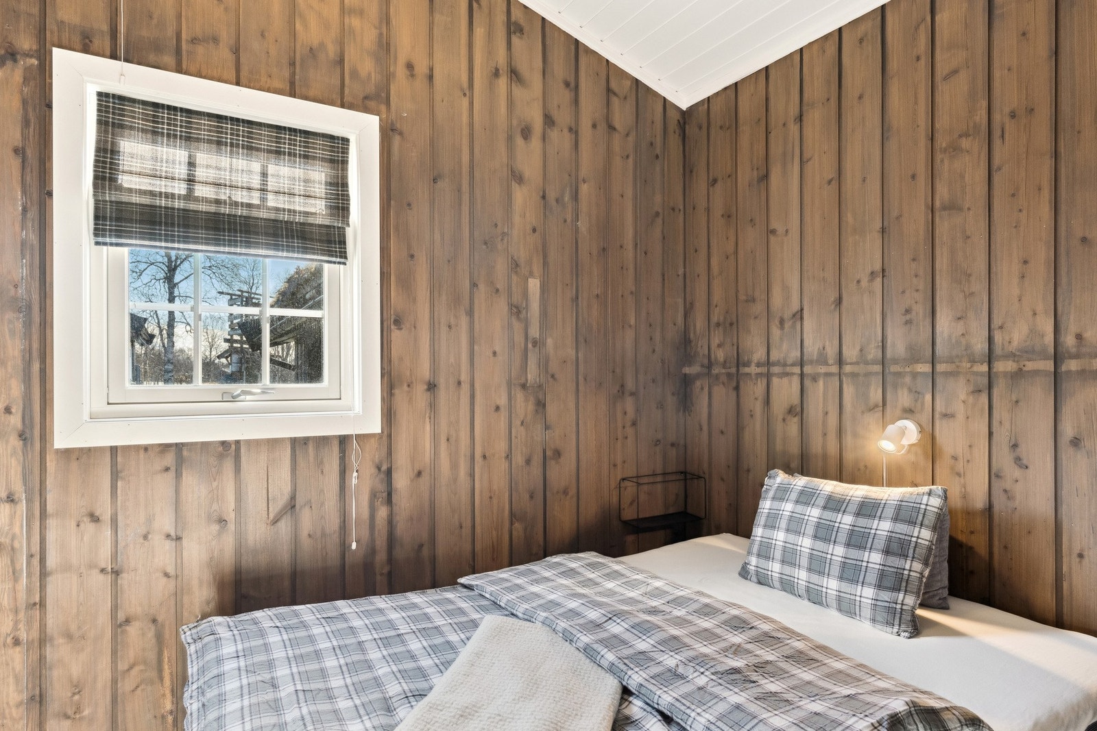 Soverom 1 innredet med dobbeltseng. Galleribilde