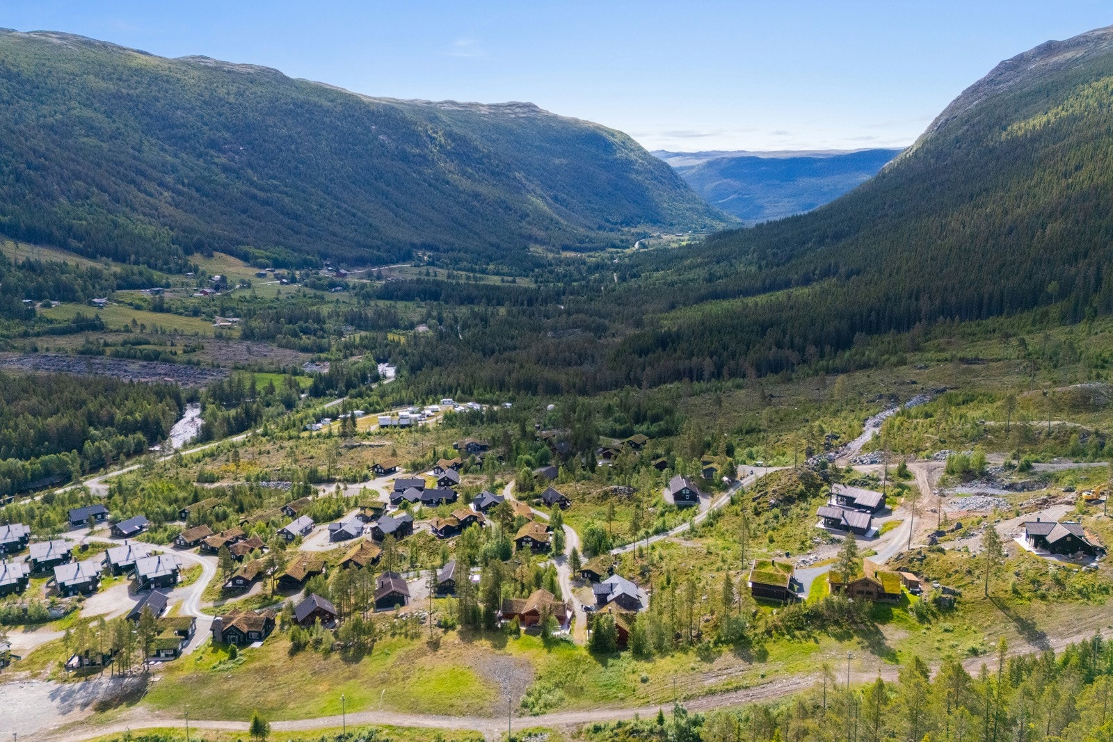 Noen kjøreavstander: Geilo: 40 min. Kongsberg: 1t 40 min. Tønsberg: 3t. Drammen: 2t 15 min. Oslo: 2t 50 min. Bergen 4t. Galleribilde