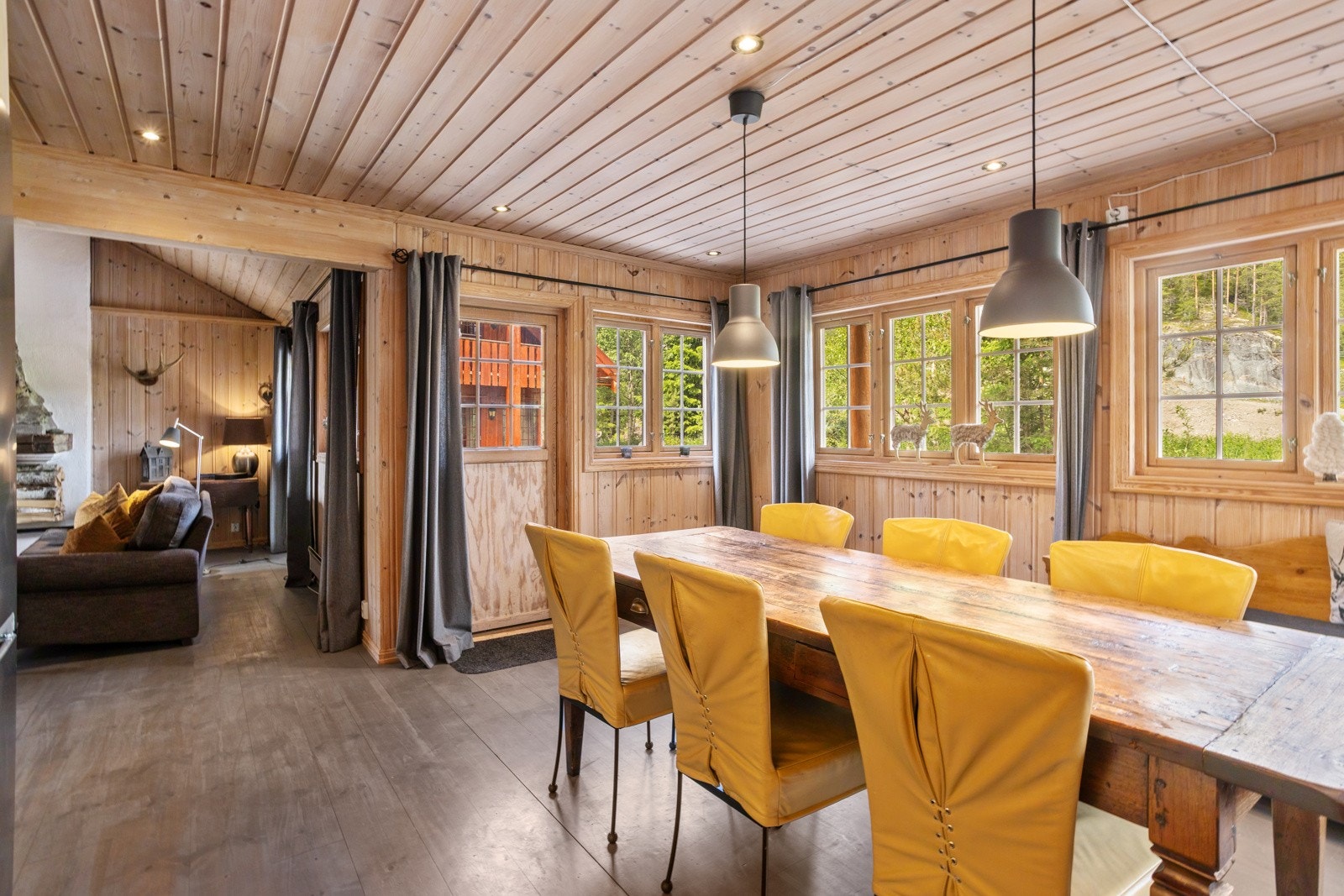 God spiseplass i kjøkken Galleribilde