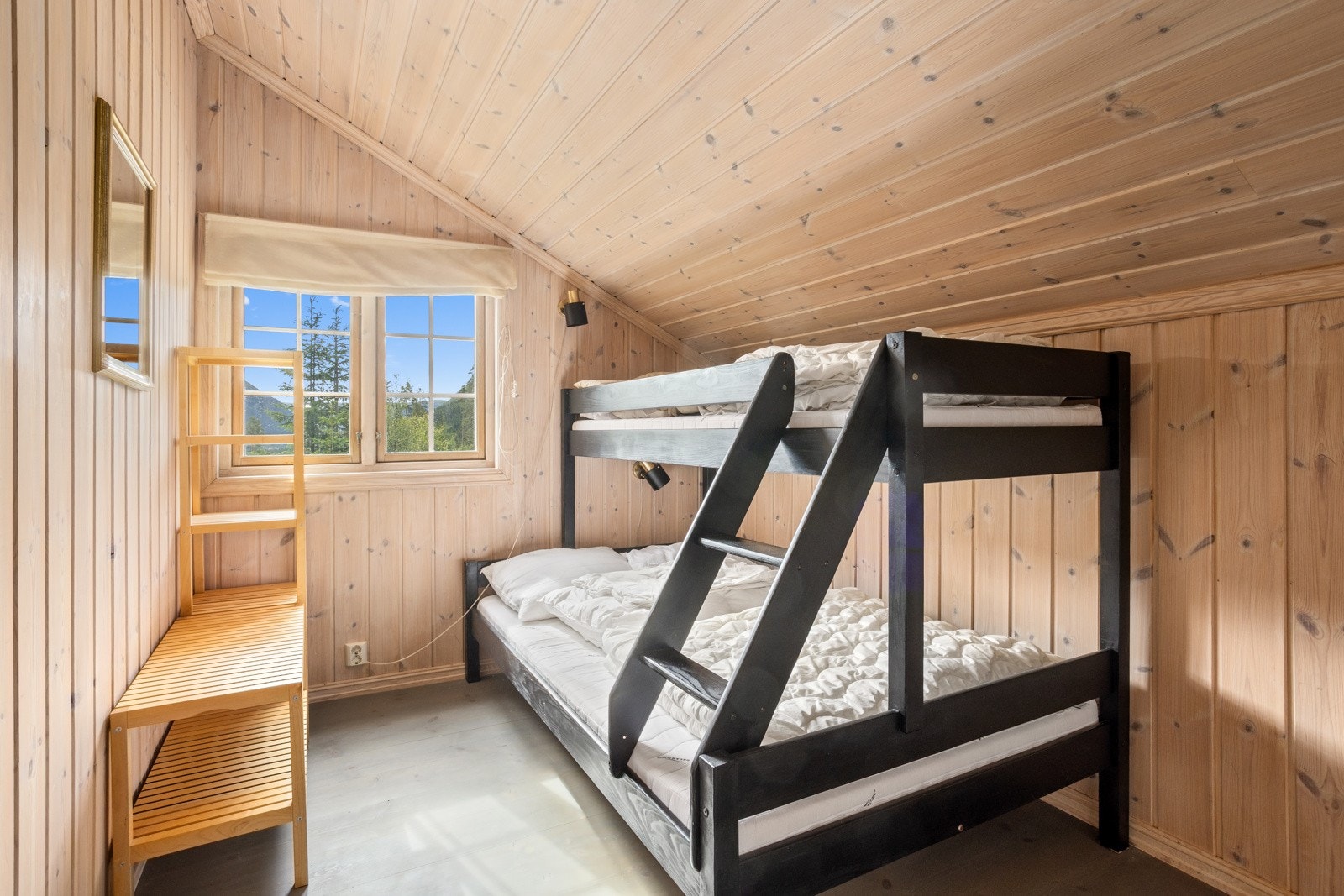 Innredet rom på hems Galleribilde