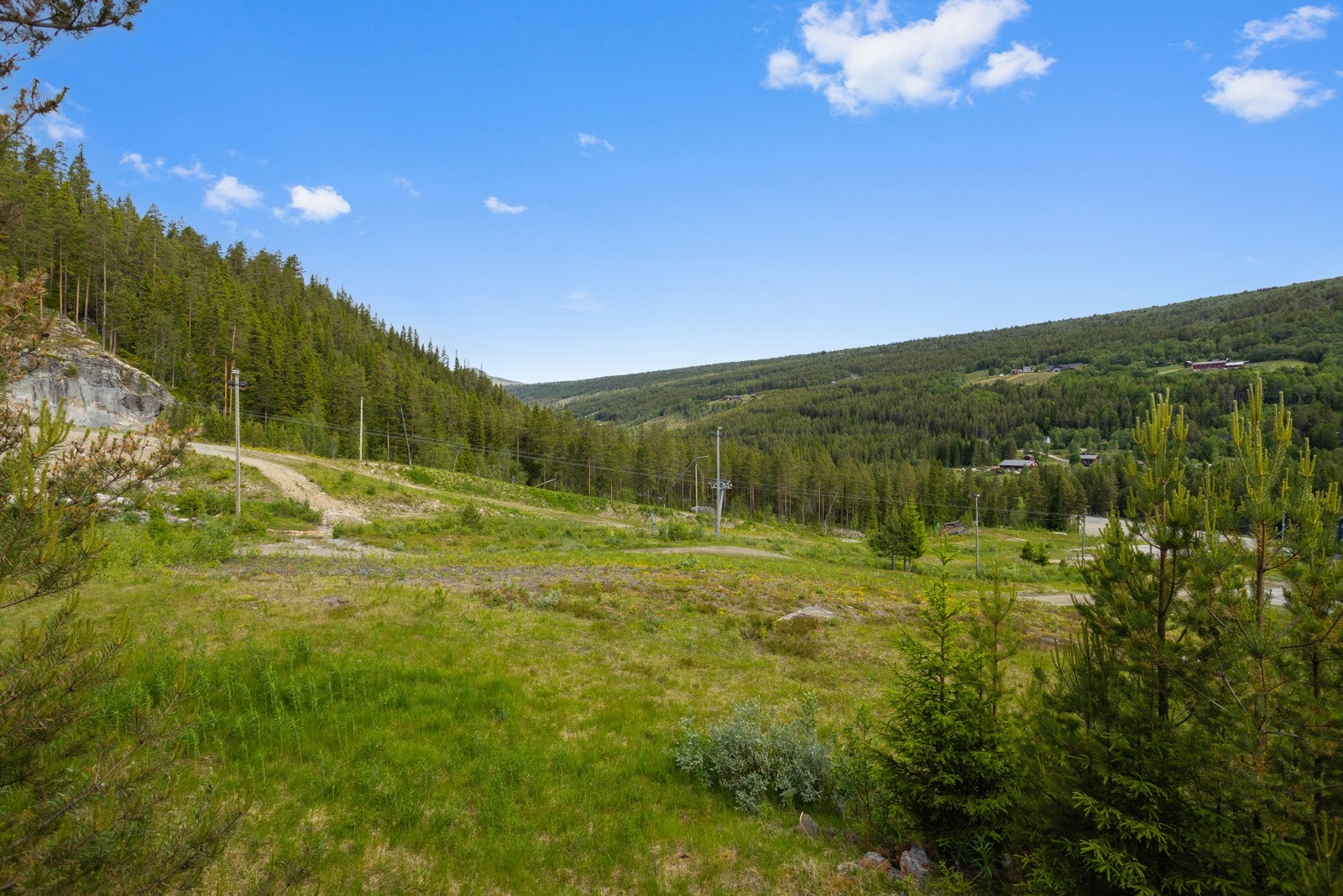 Fin utsikt mot skibakken fra stuen og kjøkkenet Galleribilde