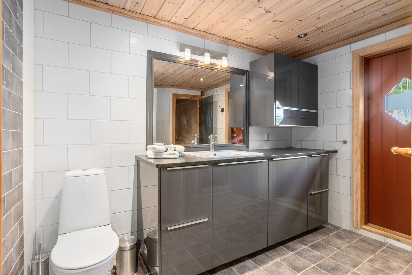 Delikat bad/wc med dusj og badstu | varmekabler med smartstyring via app Galleribilde