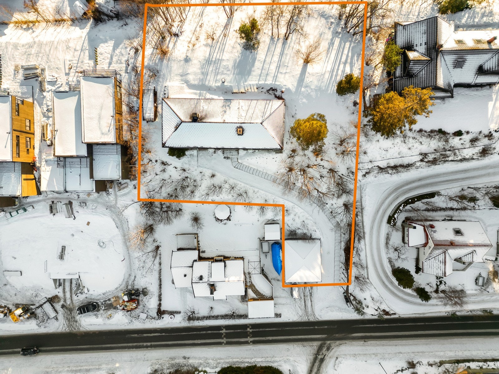 Tomt på 1909 kvm, høyt og fritt med gode sol- og utsiktsforhold Galleribilde