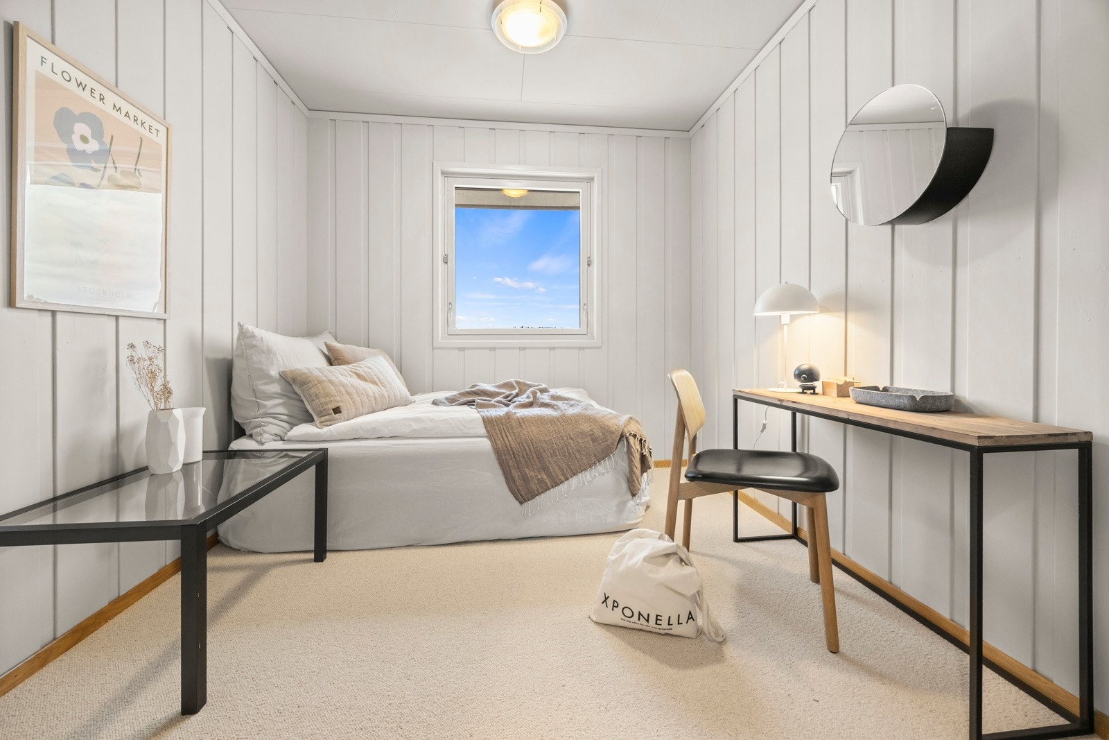 Soverom 2 i 1. etasje. Malt vegger og tak 2026. Galleribilde