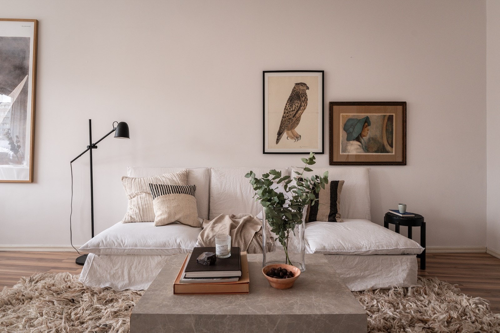 Det er god plass til sofa, spisebord og øvrig møblement. Galleribilde