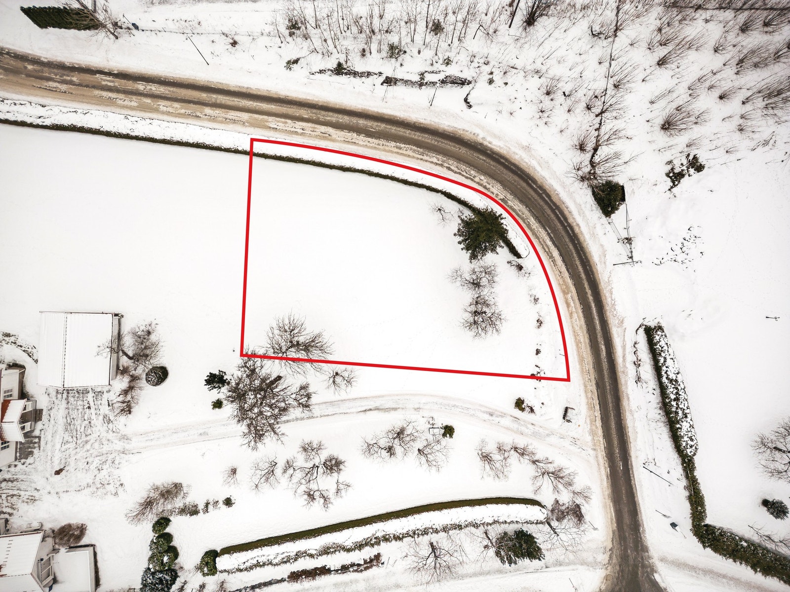 Bilde av eiendom, med ca. tomtegrenser markert. Galleribilde