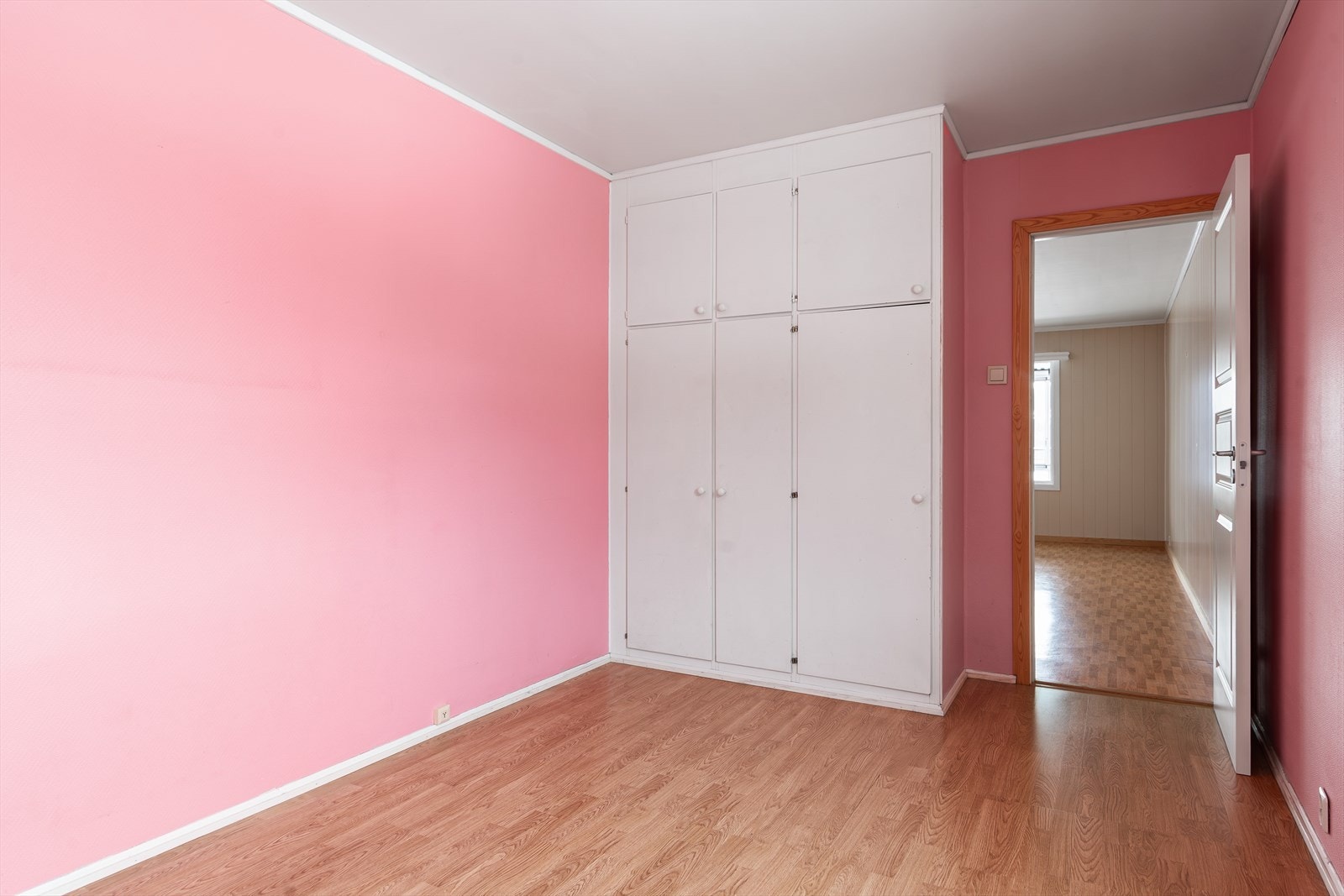 Også her er det garderobeskap fra byggeåret! Galleribilde