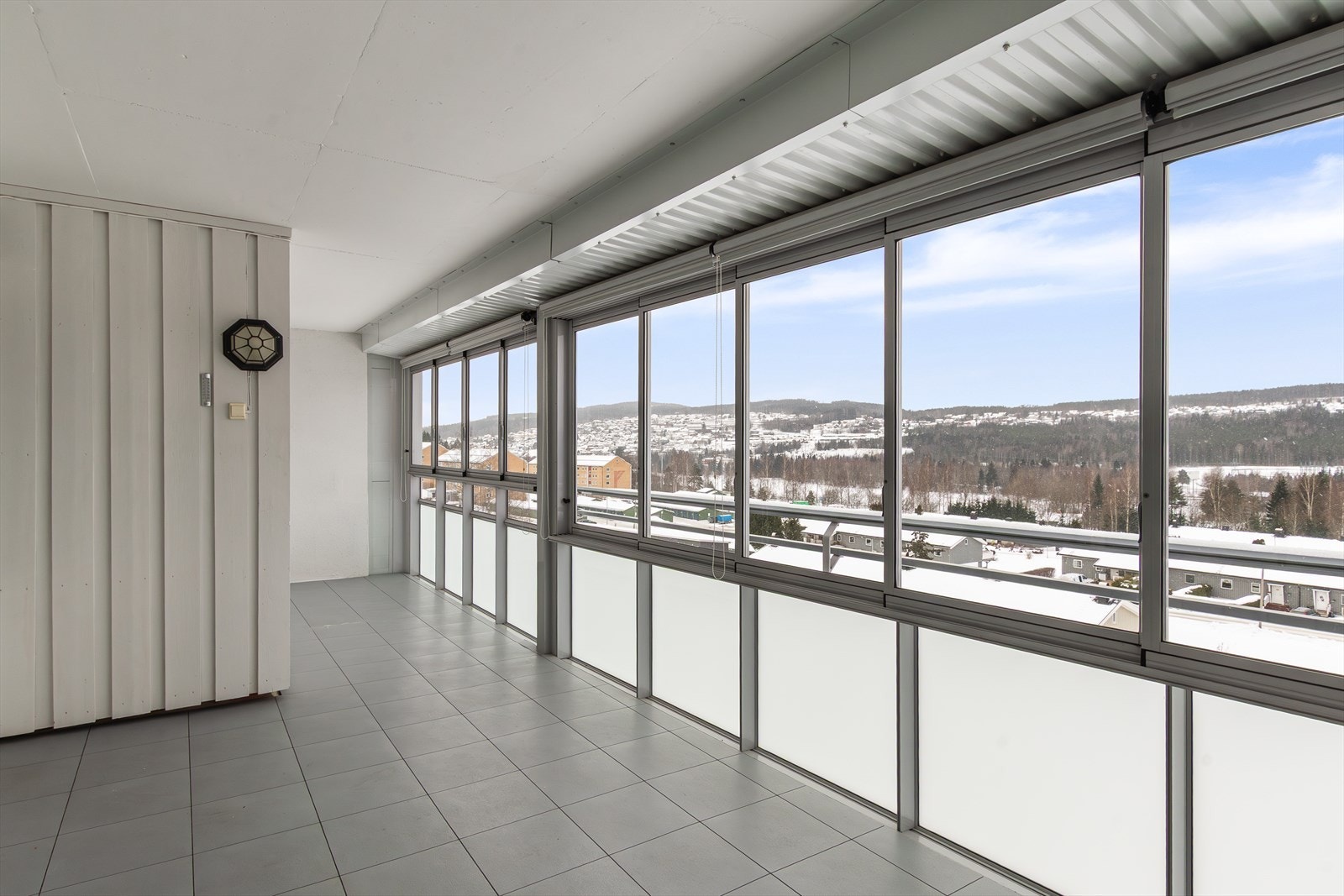 For de virkelig varme dagene når solen steiker som verst, er det godt å ha rullegardiner for å stenge solen litt ute. Galleribilde