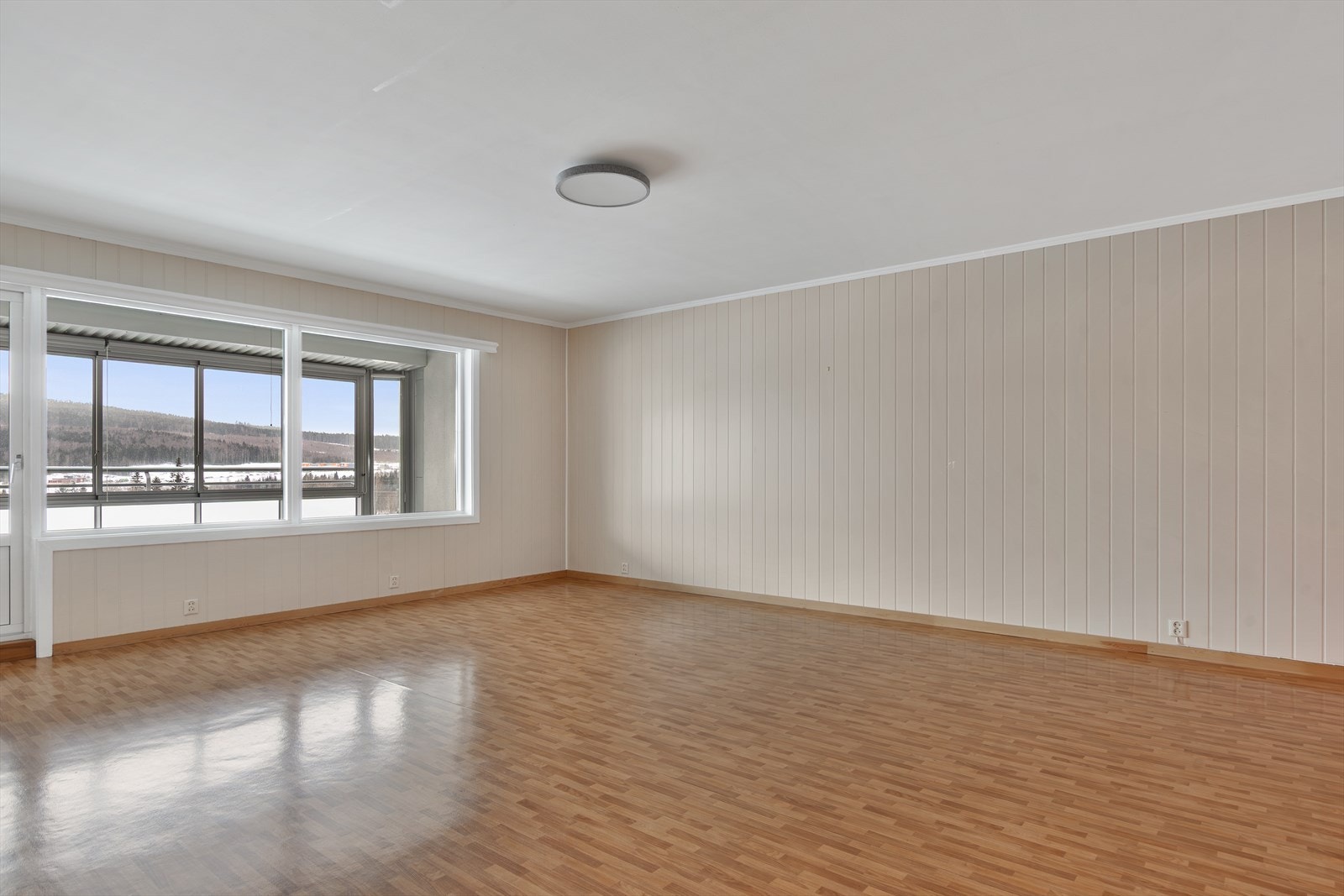 Romslig stue med god boltreplass! Galleribilde