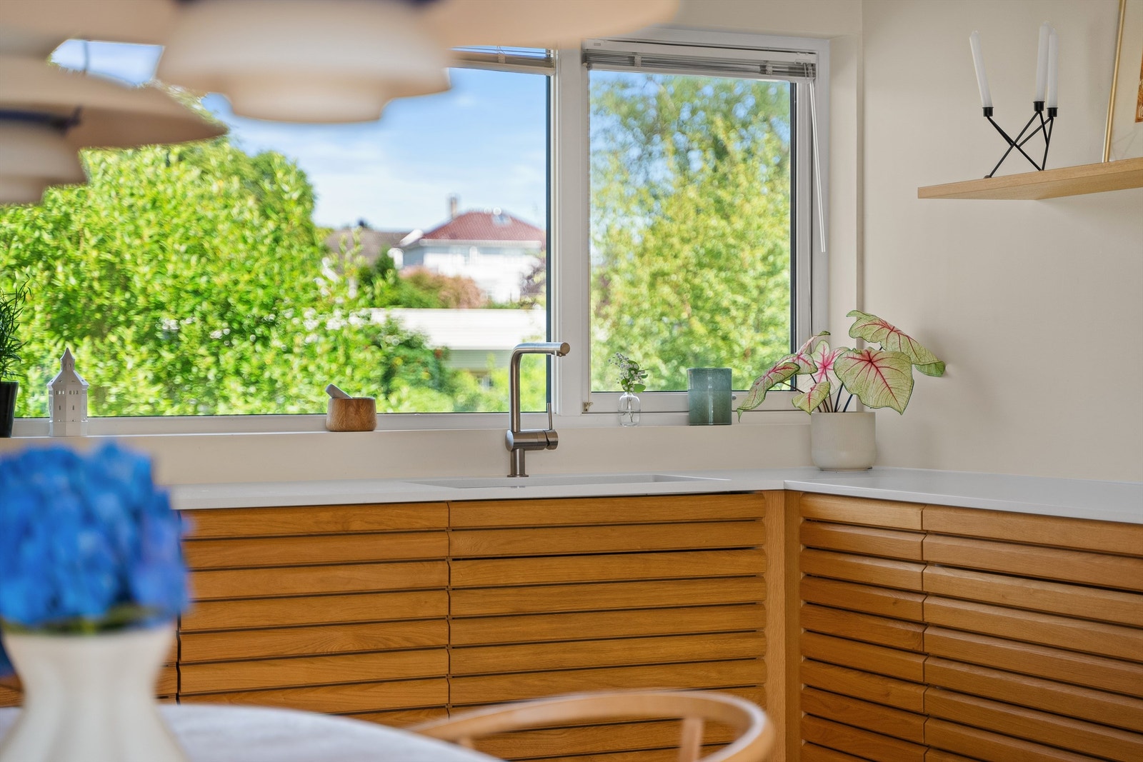 Benkeplate i sten -Kvarts fra Nerostein. Galleribilde