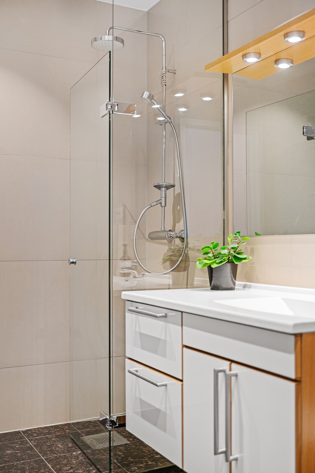 Baderomsmøbler fra HTH. Galleribilde