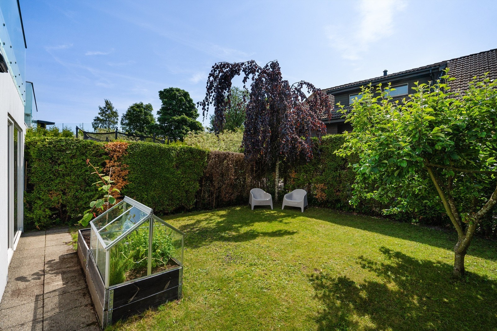 Lun og avskjermet hage med lite innsyn. Galleribilde