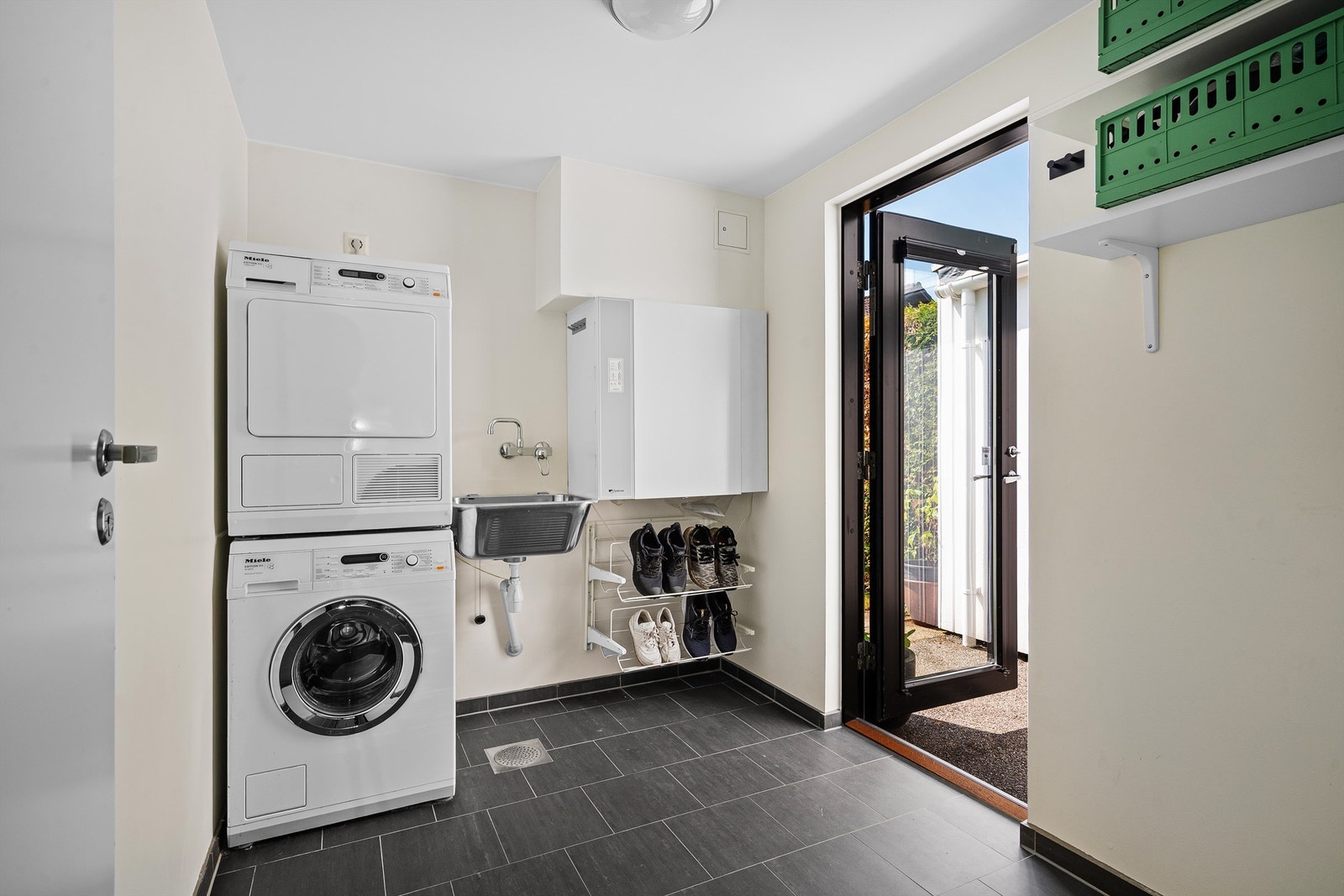 Praktisk vaskerom/biinngang. Galleribilde