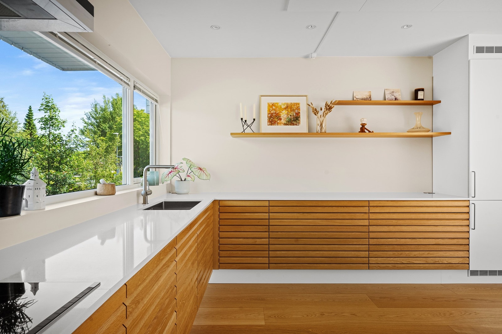 Oppvaskmaskin og kjøleskap fra Miele. Galleribilde