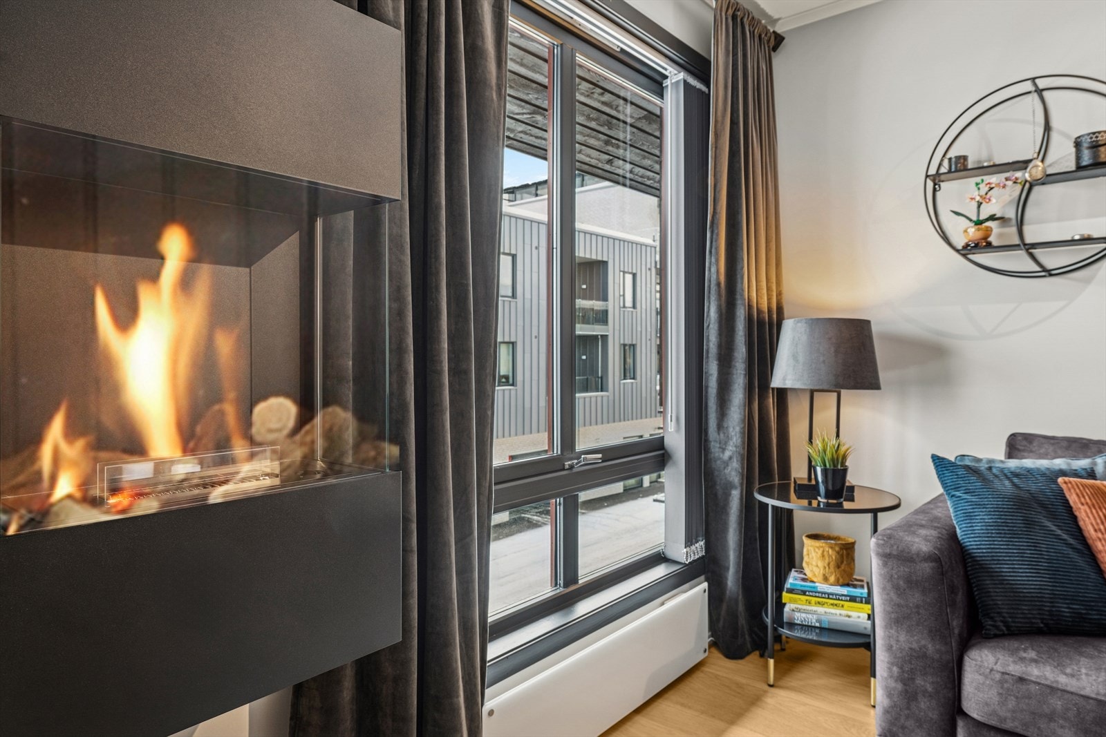 Gasspeisen er selve hjertet i rommet og bidrar til å varme opp både rom og stemning. Galleribilde