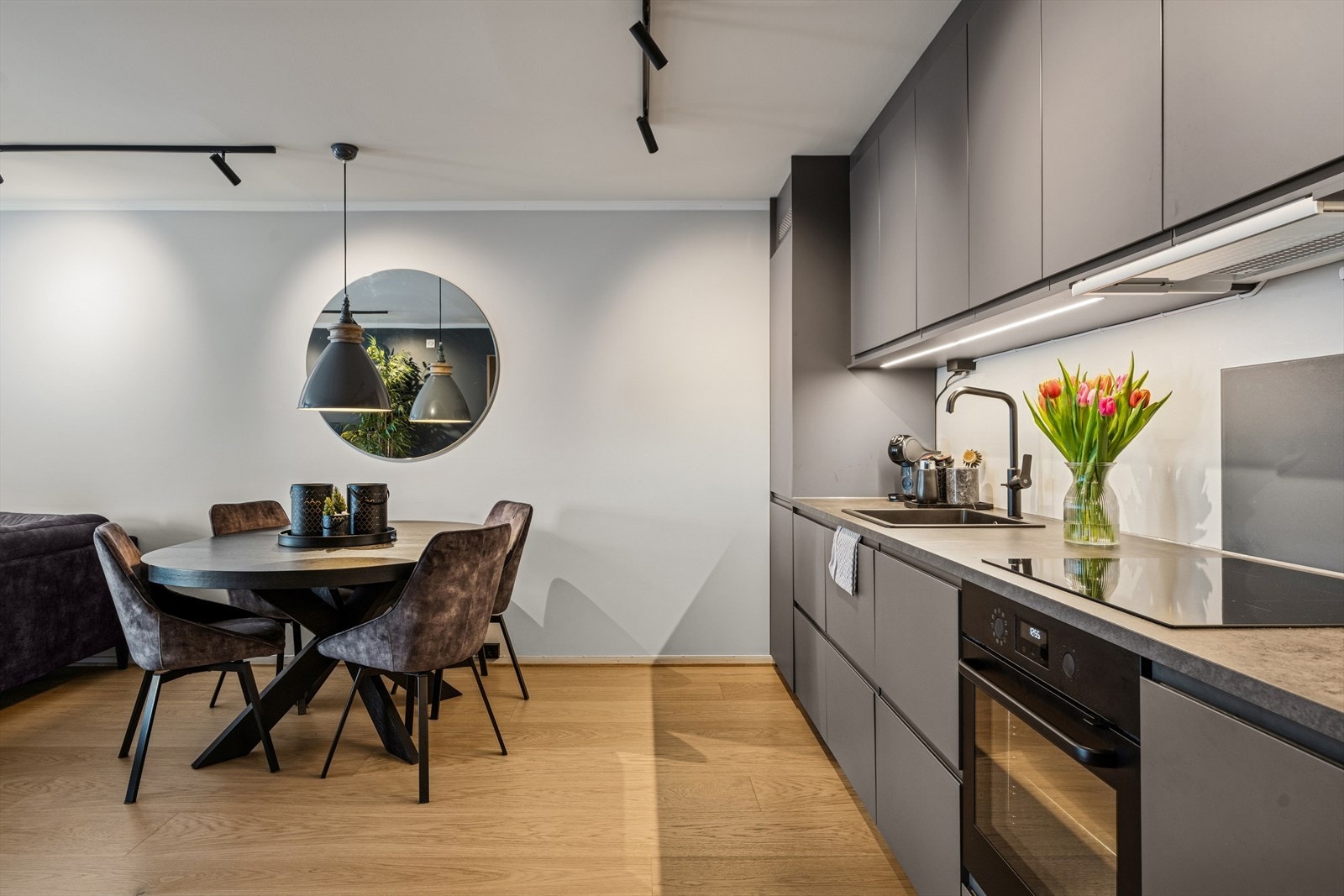 Alt i alt et svært funksjonelt og godt kjøkken som innbyr til herlige smaksopplevelser. Galleribilde