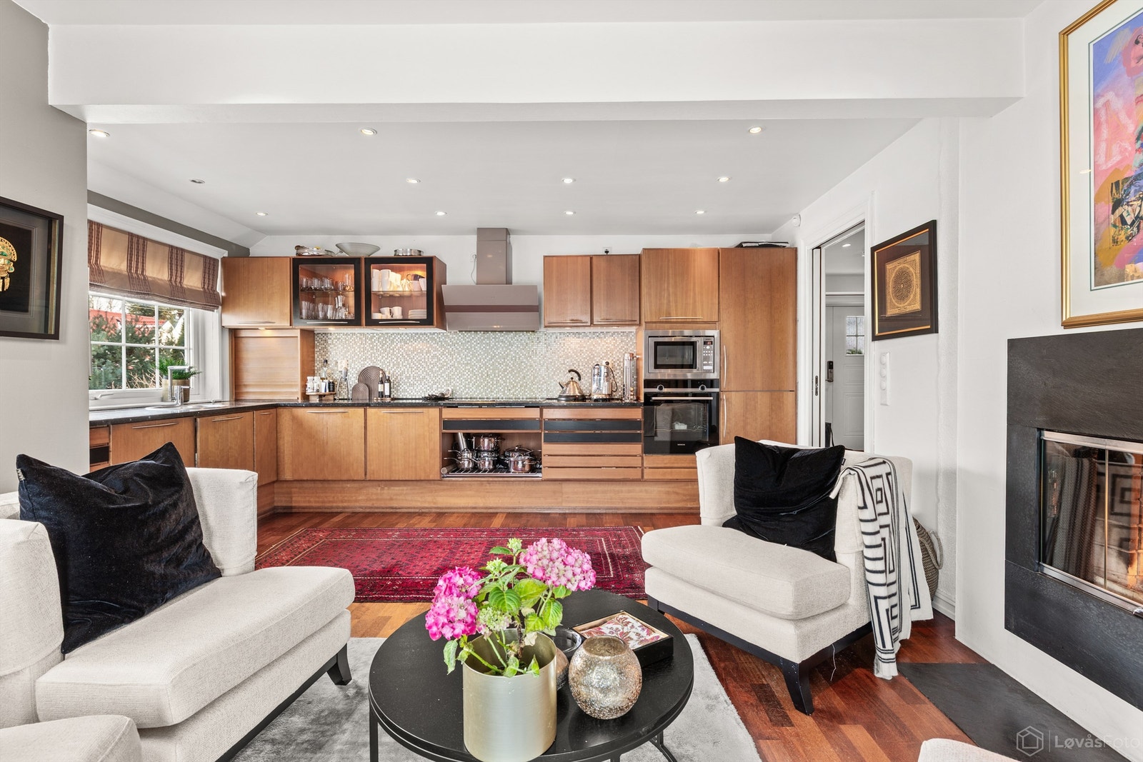 Kjøkken med integrerte hvitevarer Galleribilde