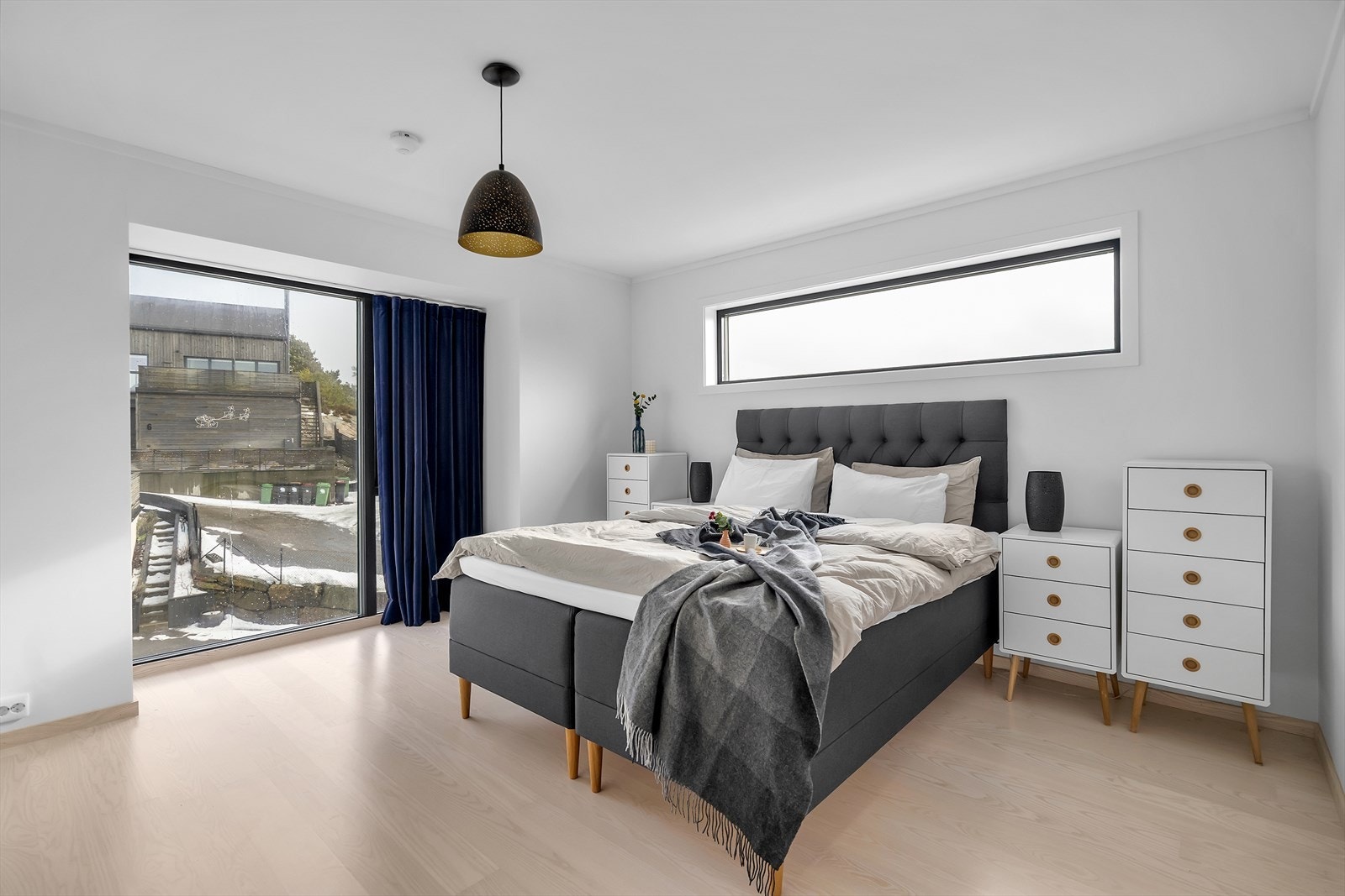 Romslig soverom. Galleribilde