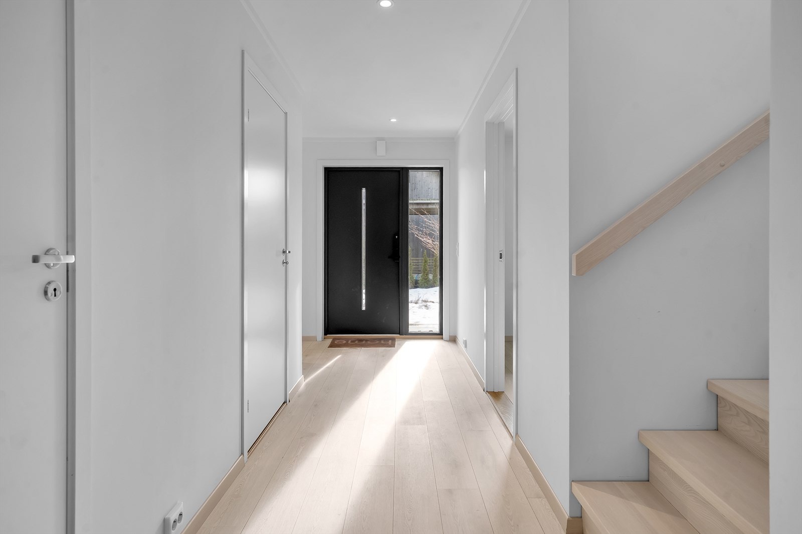 Lys og fin gang | God plass til yttertøy og sko. Galleribilde