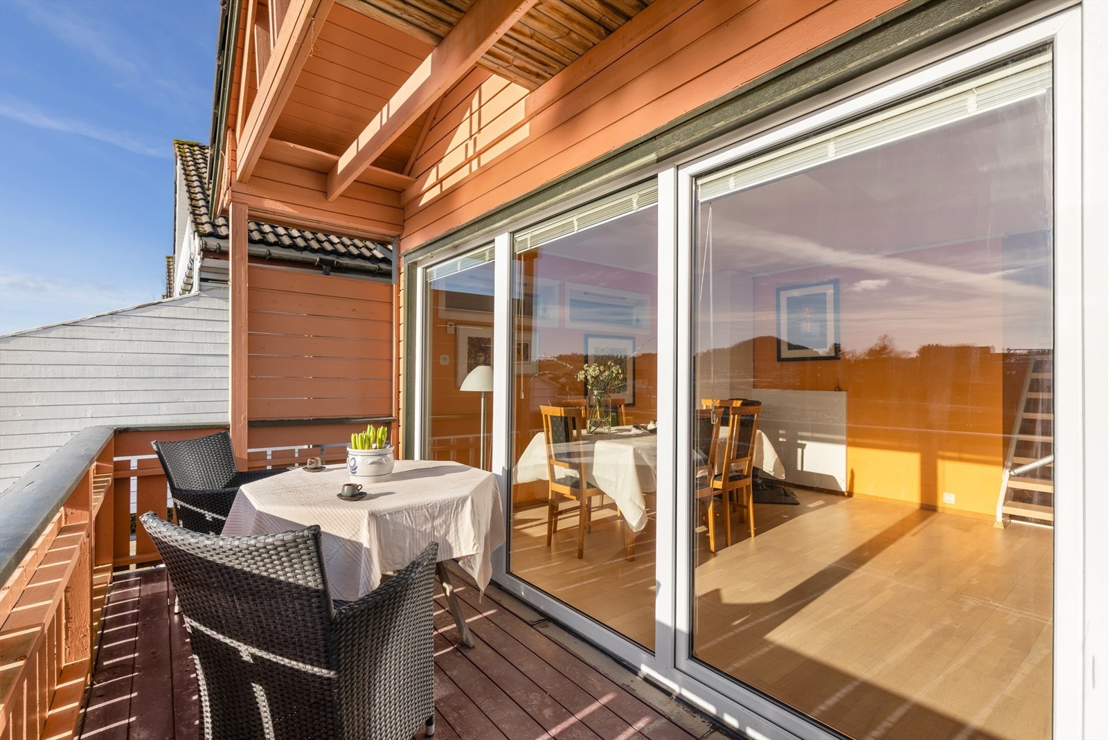 Solrik altan Galleribilde