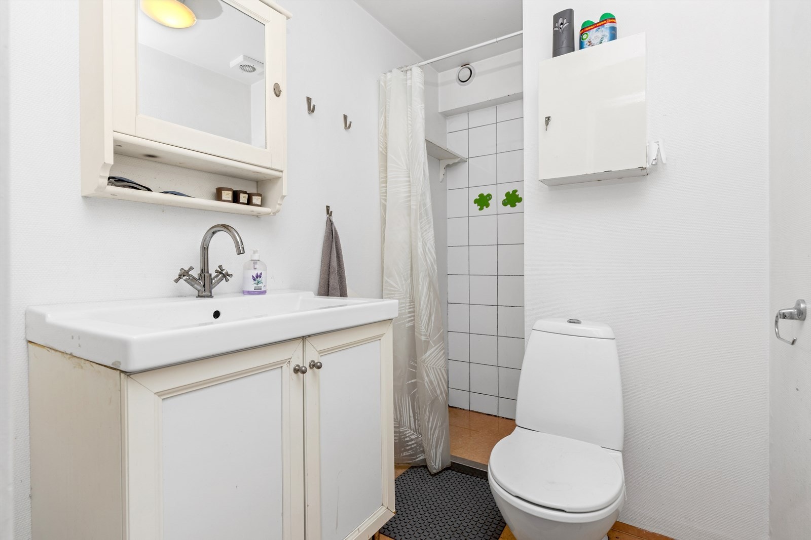 Bad underetasje. Etasjen har også eget vaskerom Galleribilde