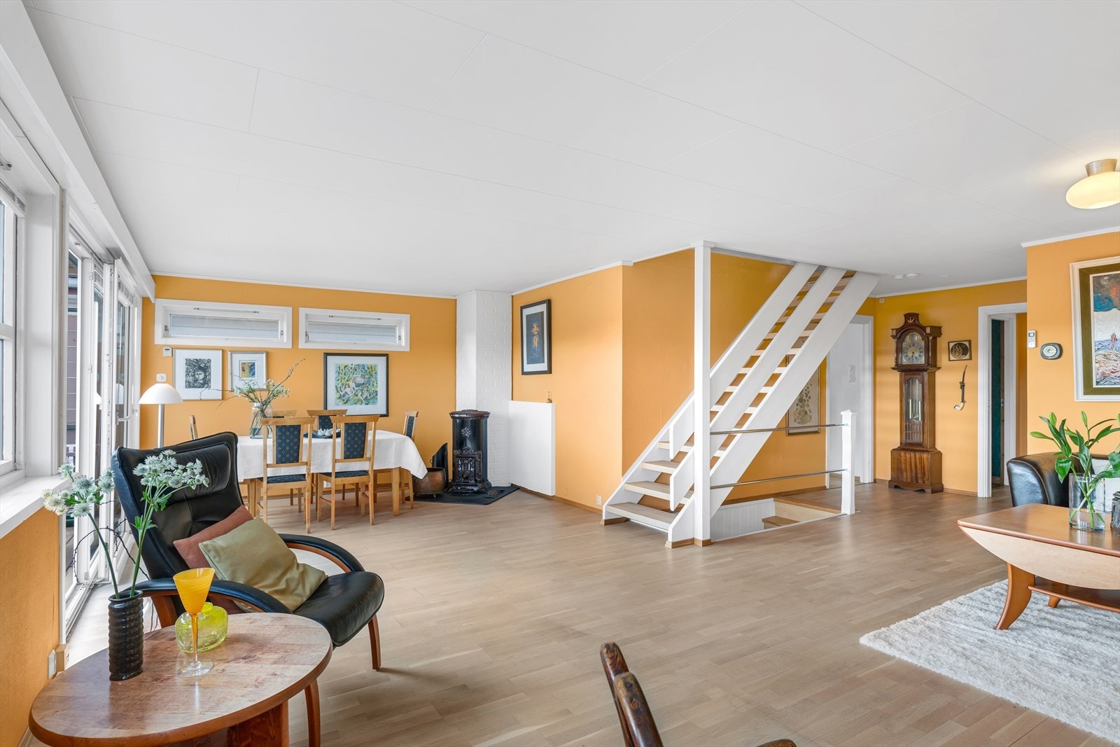 Oppvarming med både vedovn og varmepumpe Galleribilde