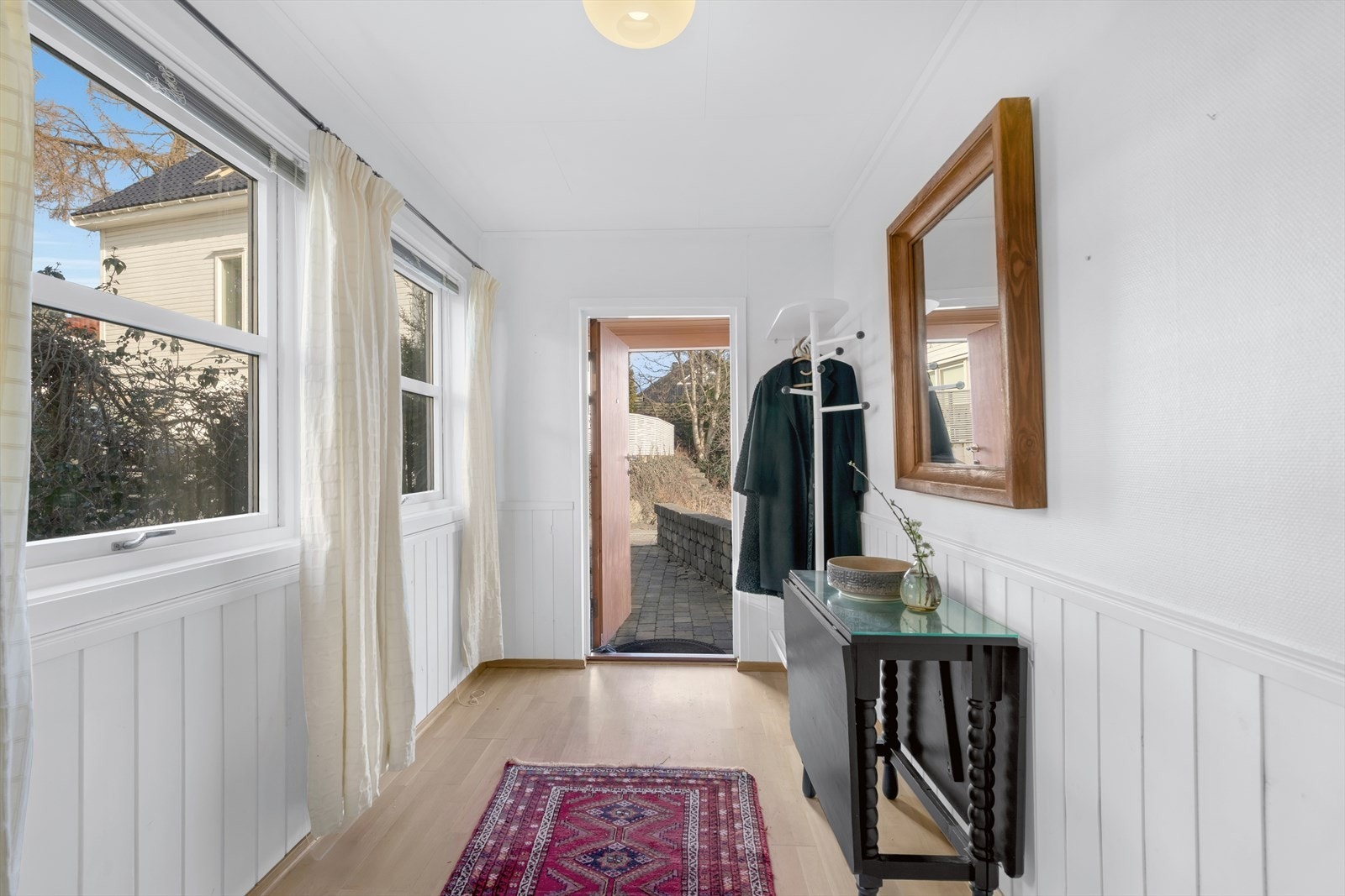 Entrè/gang - velkommen inn! Lyst og fint førsteinntrykk Galleribilde