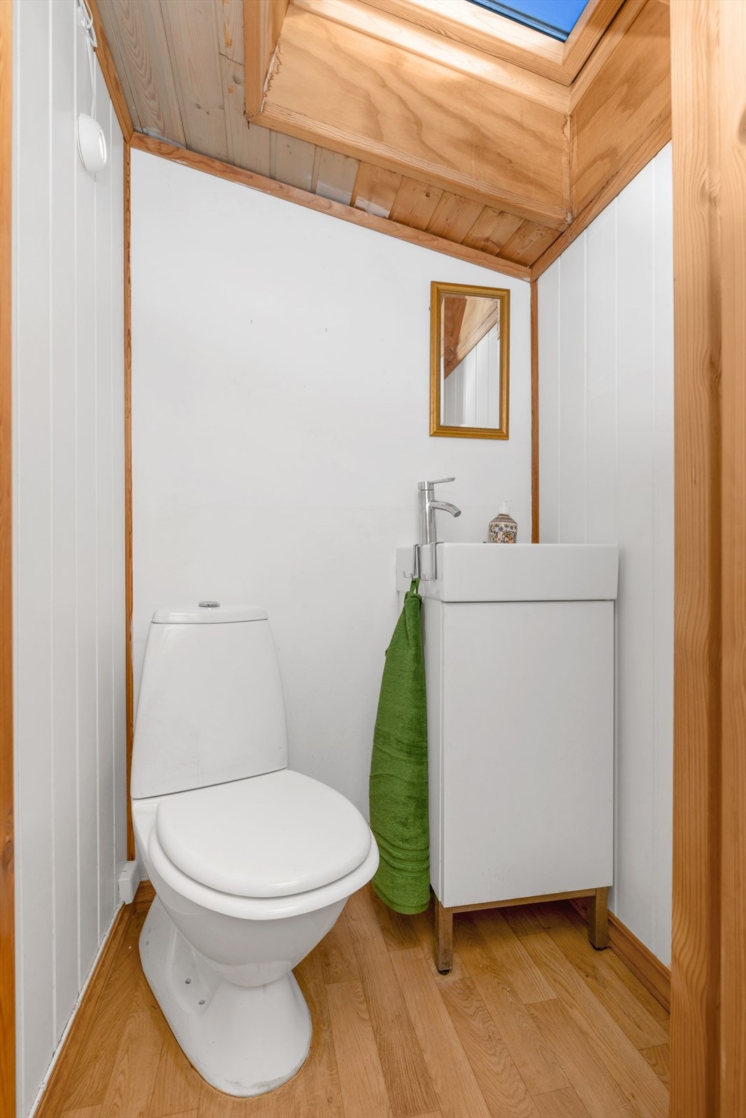 Rom på loft brukt som toalettrom Galleribilde