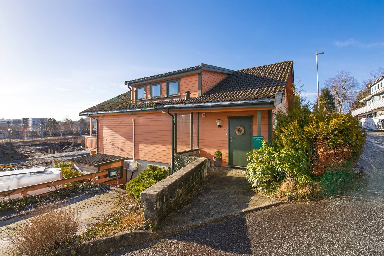 Innholdsrik enebolig fordelt over tre etasjer Galleribilde