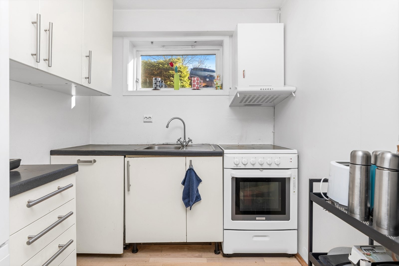 Underetasje: Kjøkken. I følge tegninger er kjøkken godkjent som badstue, en del av vaskerom og gang Galleribilde