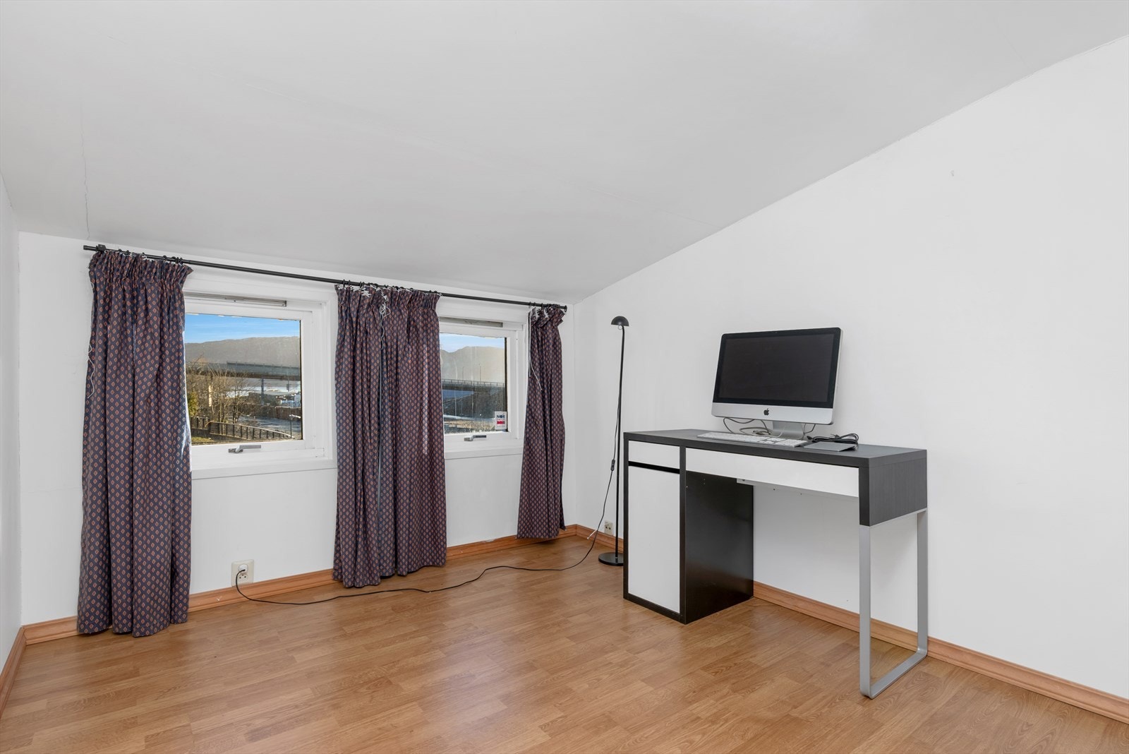 Rom brukt som kontor Galleribilde