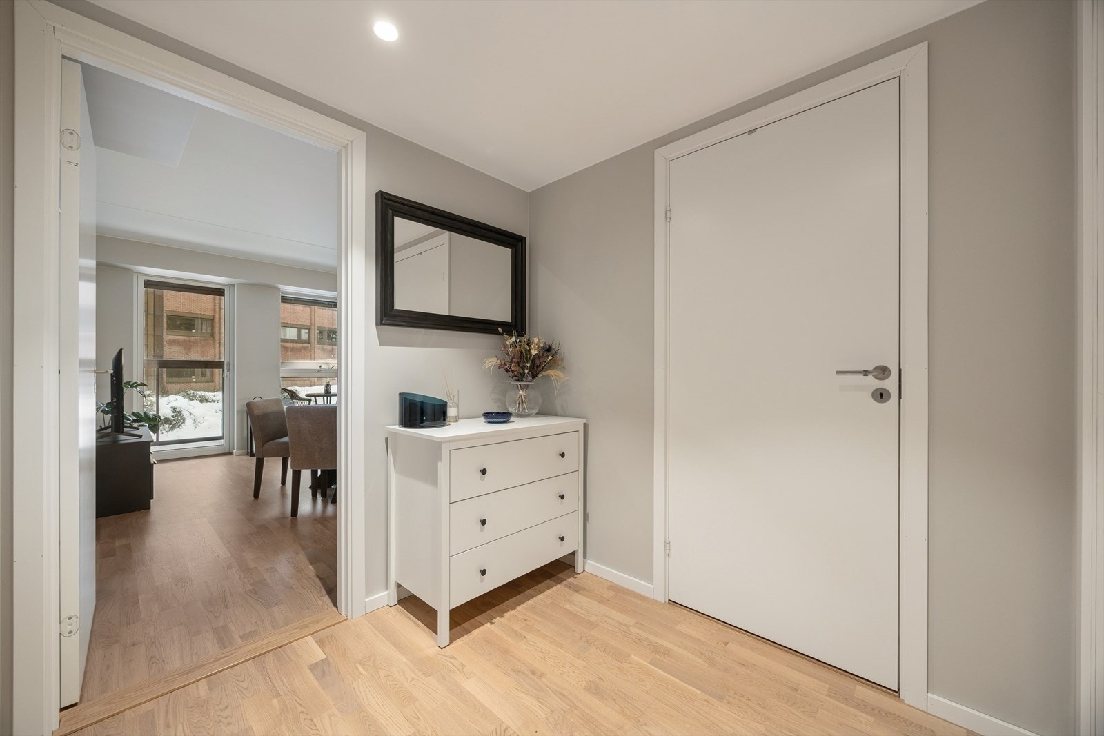 Bod praktisk i tilknytning til boden for ekstra garderobe- og lagringsplass. Galleribilde