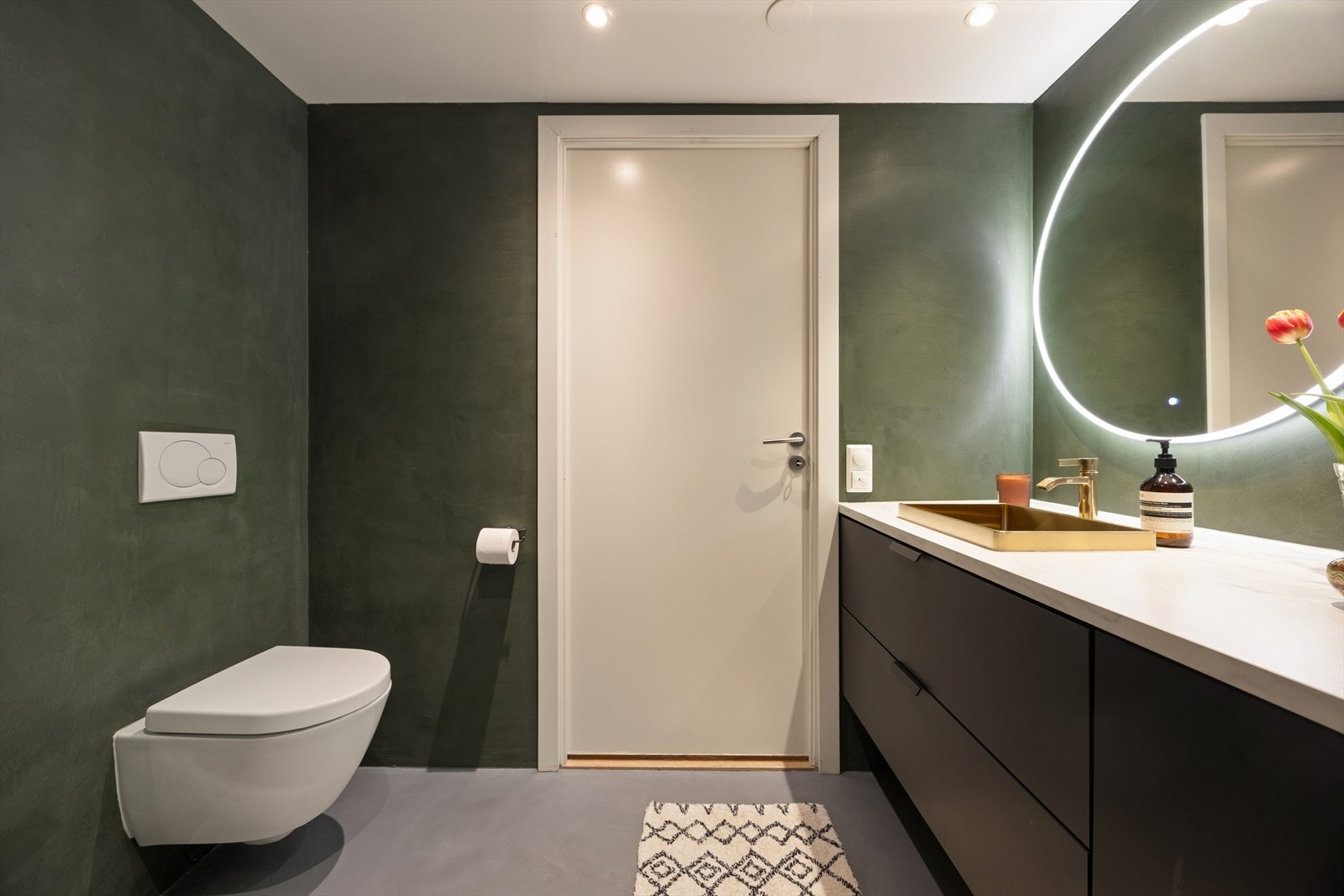 God oppbevaringsplass i skuffer og skap. Galleribilde