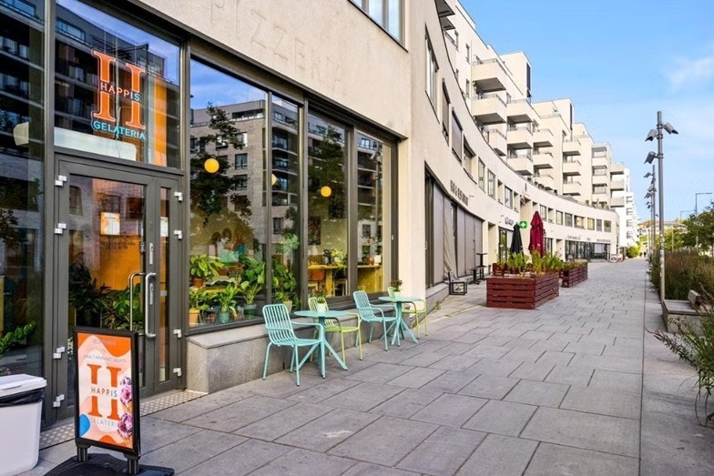 Happis Gelateria er et populært sted å kjøpe iskrem om sommeren. Galleribilde