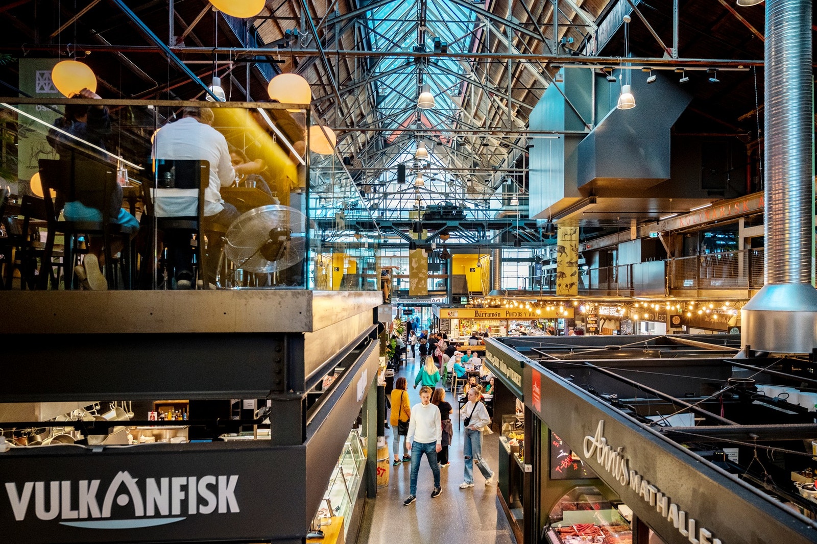 På den andre siden av elven ligger Vulkan-området, et moderne og kreativt knutepunkt med Mathallen som midtpunkt. Galleribilde