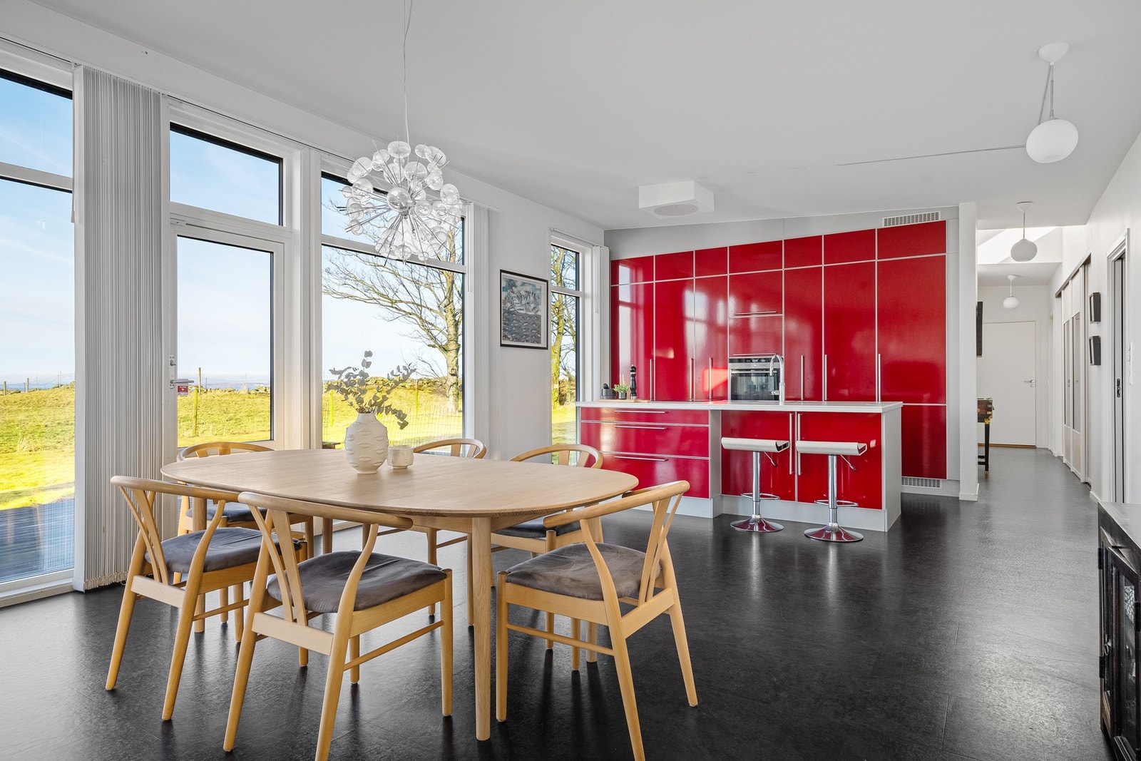 Vinduene i stuen er utstyrt med utvendige screens. Galleribilde