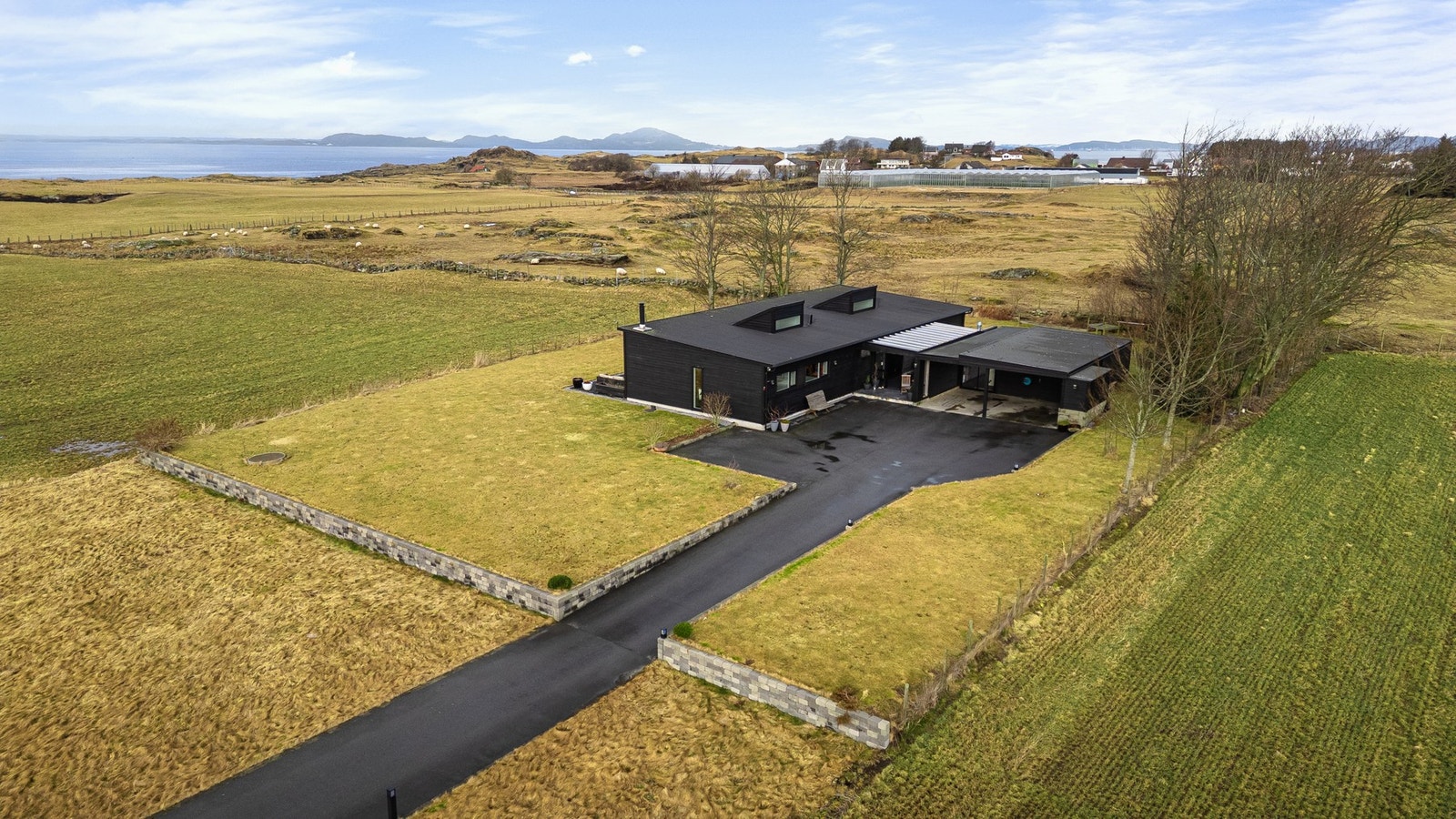 EIE Eiendomsmegling v/ Håkon Hovland presenterer Galtaveien 84! (Foto: Arve Gravdal) Galleribilde